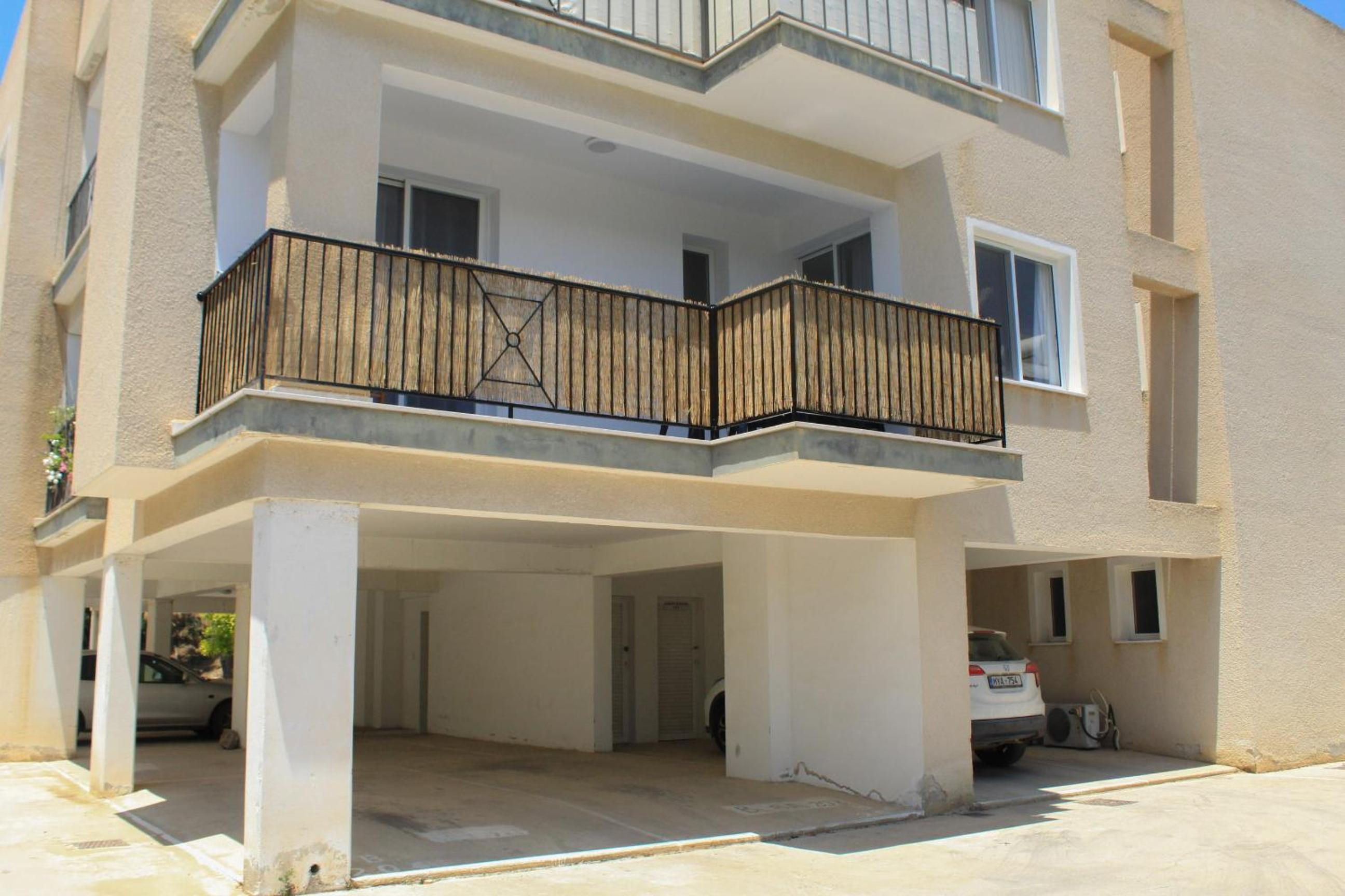 Cozy 1 bedroom apartment in walking distance to the municipal beach
