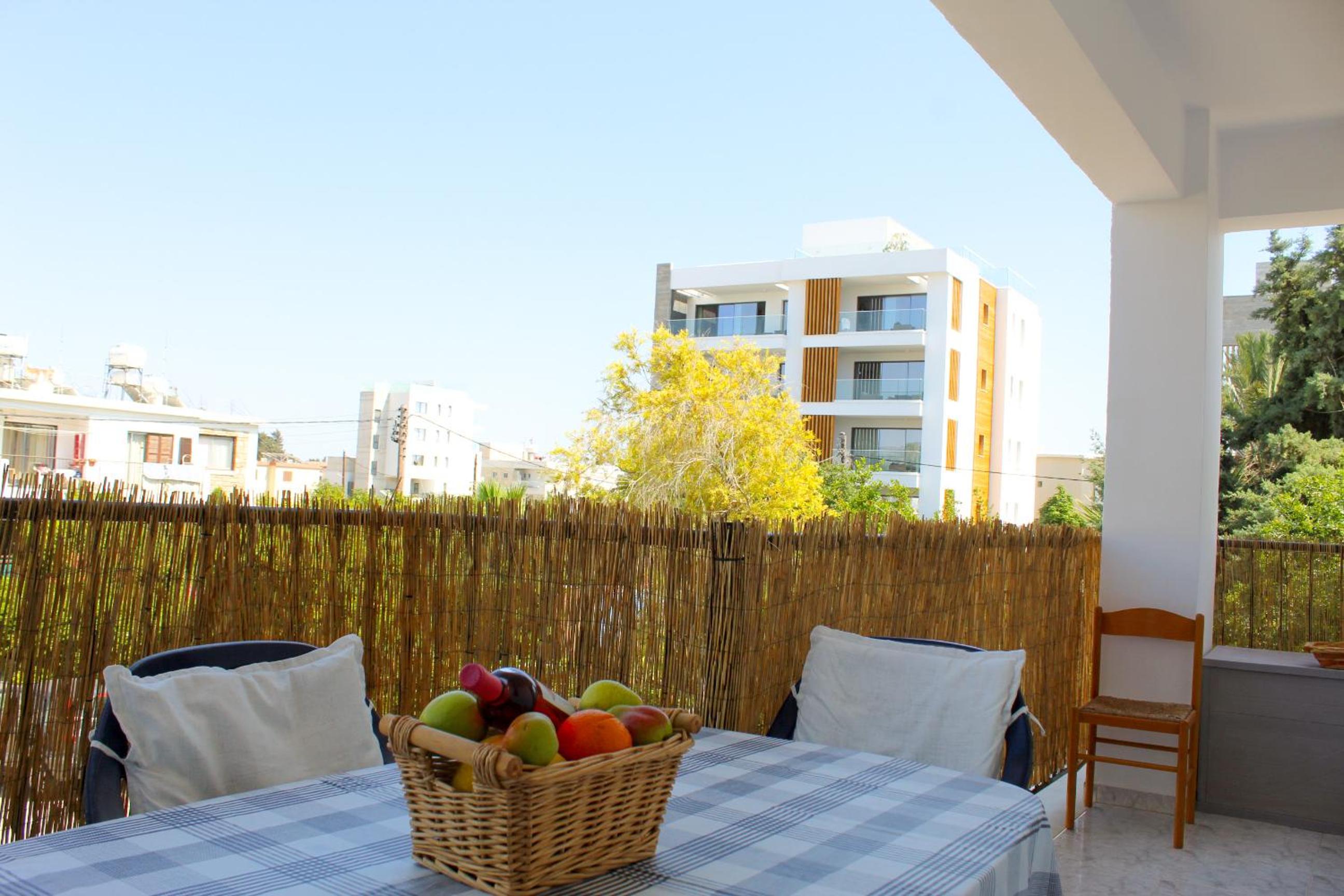 Cozy 1 bedroom apartment in walking distance to the municipal beach
