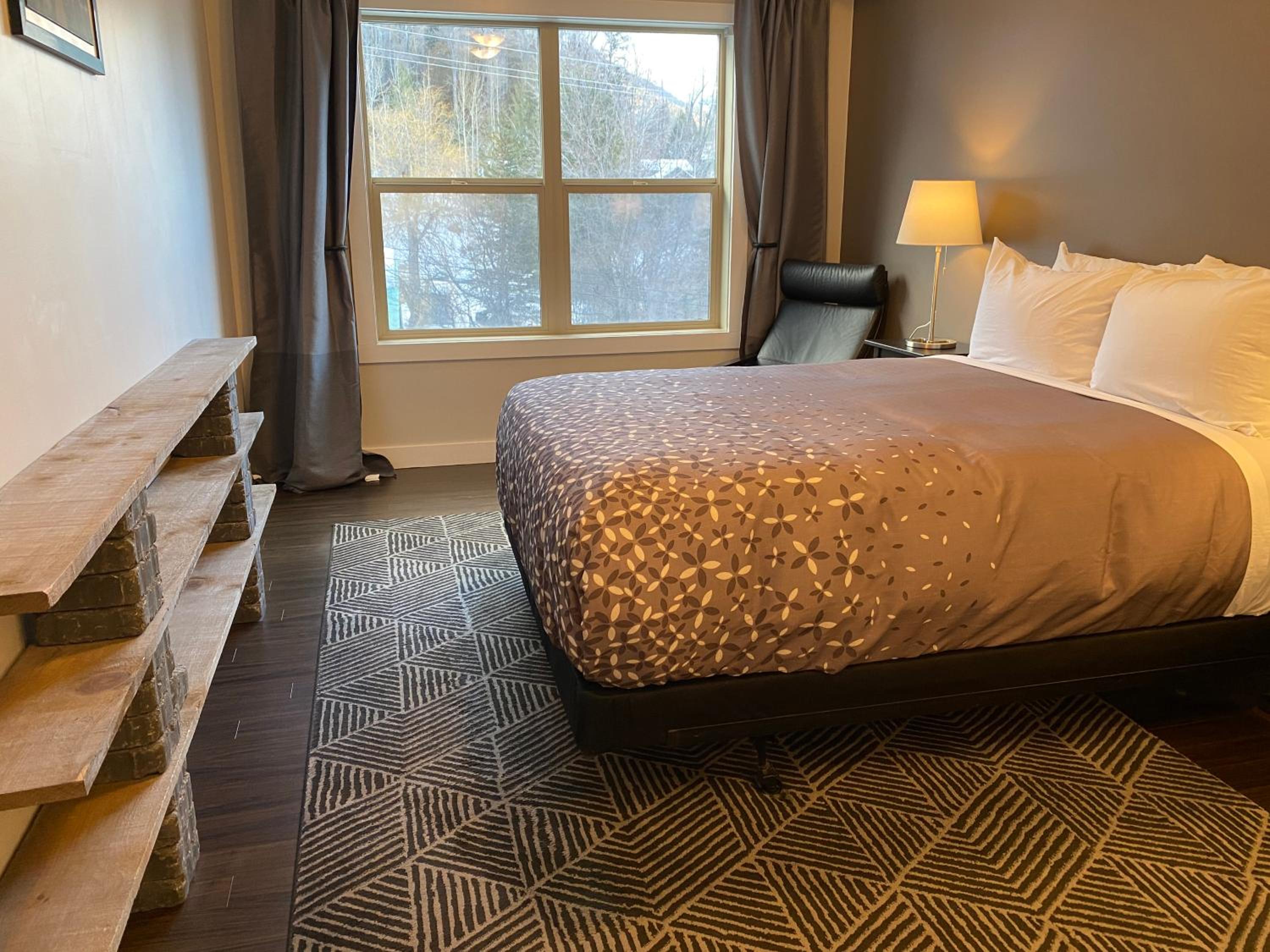 Silver Rock Condominiums by Fernie Central Reservations