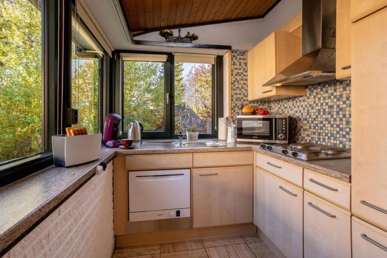 Peaceful Bungalow Garden Fireplace self check-in