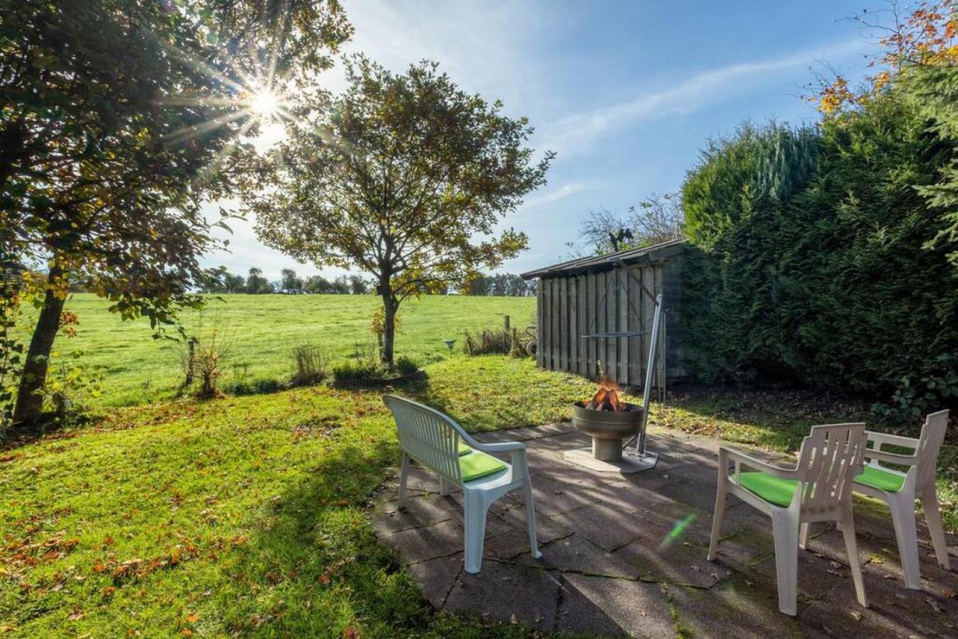 Peaceful Bungalow Garden Fireplace self check-in