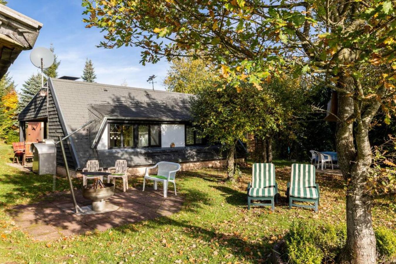 Peaceful Bungalow Garden Fireplace self check-in