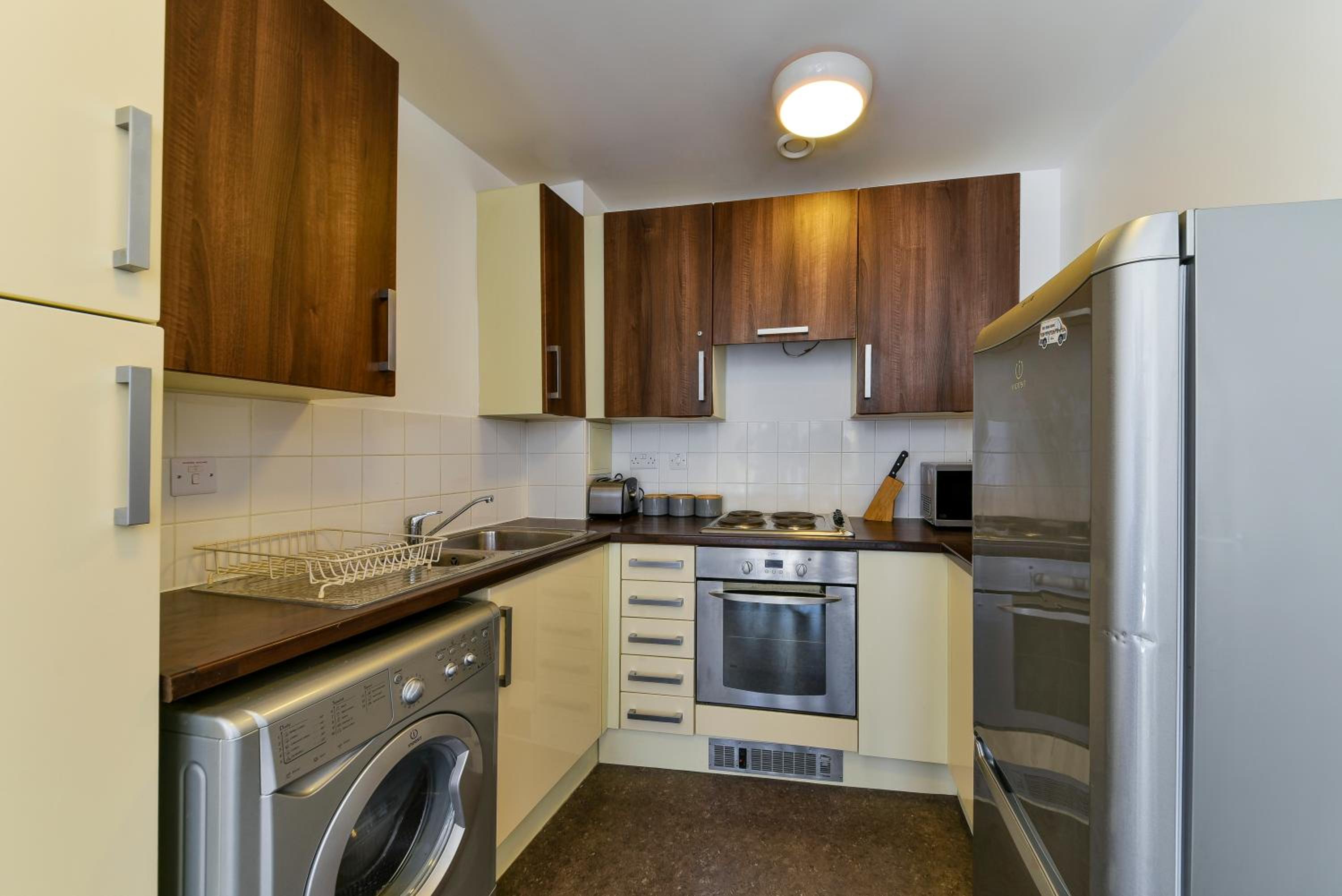 Luxe 1 bed flat 5 mins to Stratford - Free Parking