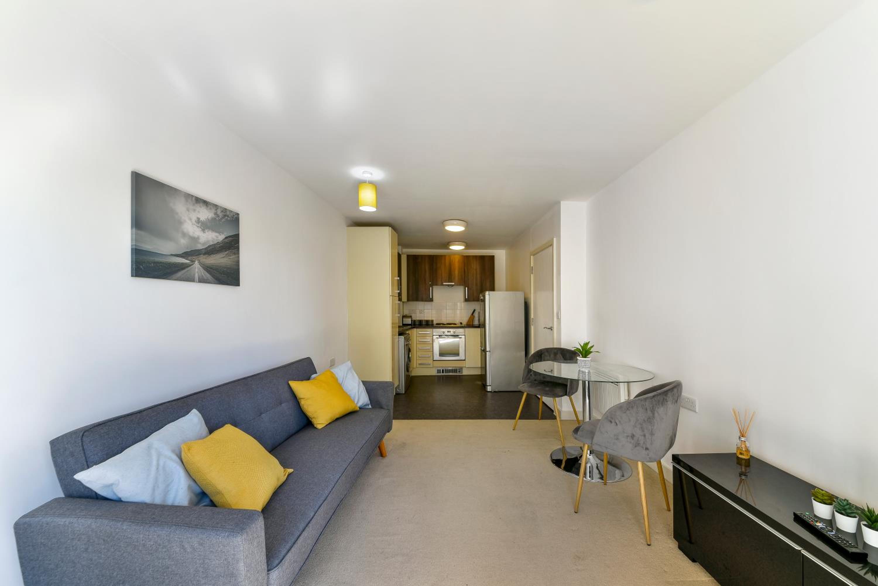 Luxe 1 bed flat 5 mins to Stratford - Free Parking