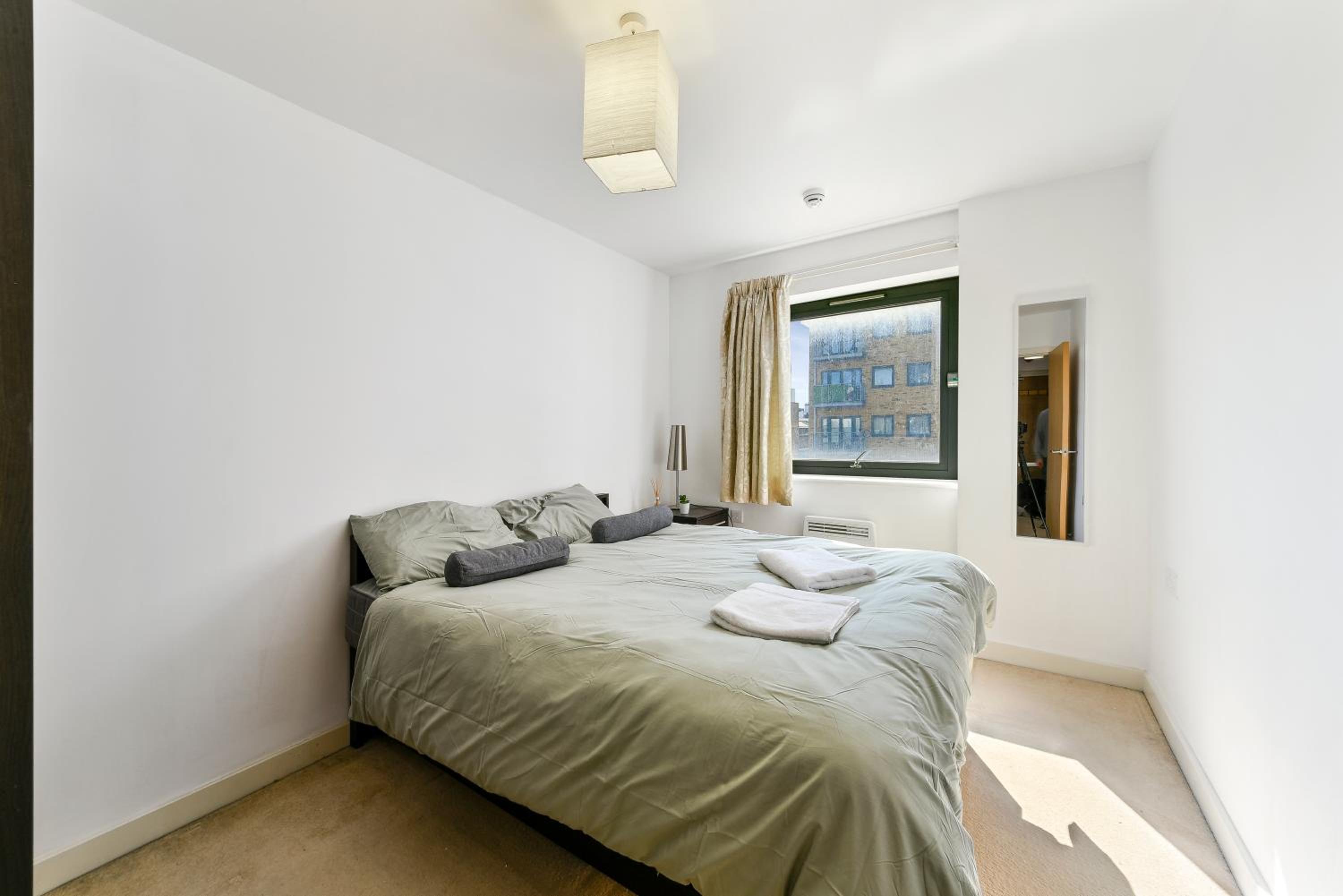 Luxe 1 bed flat 5 mins to Stratford - Free Parking