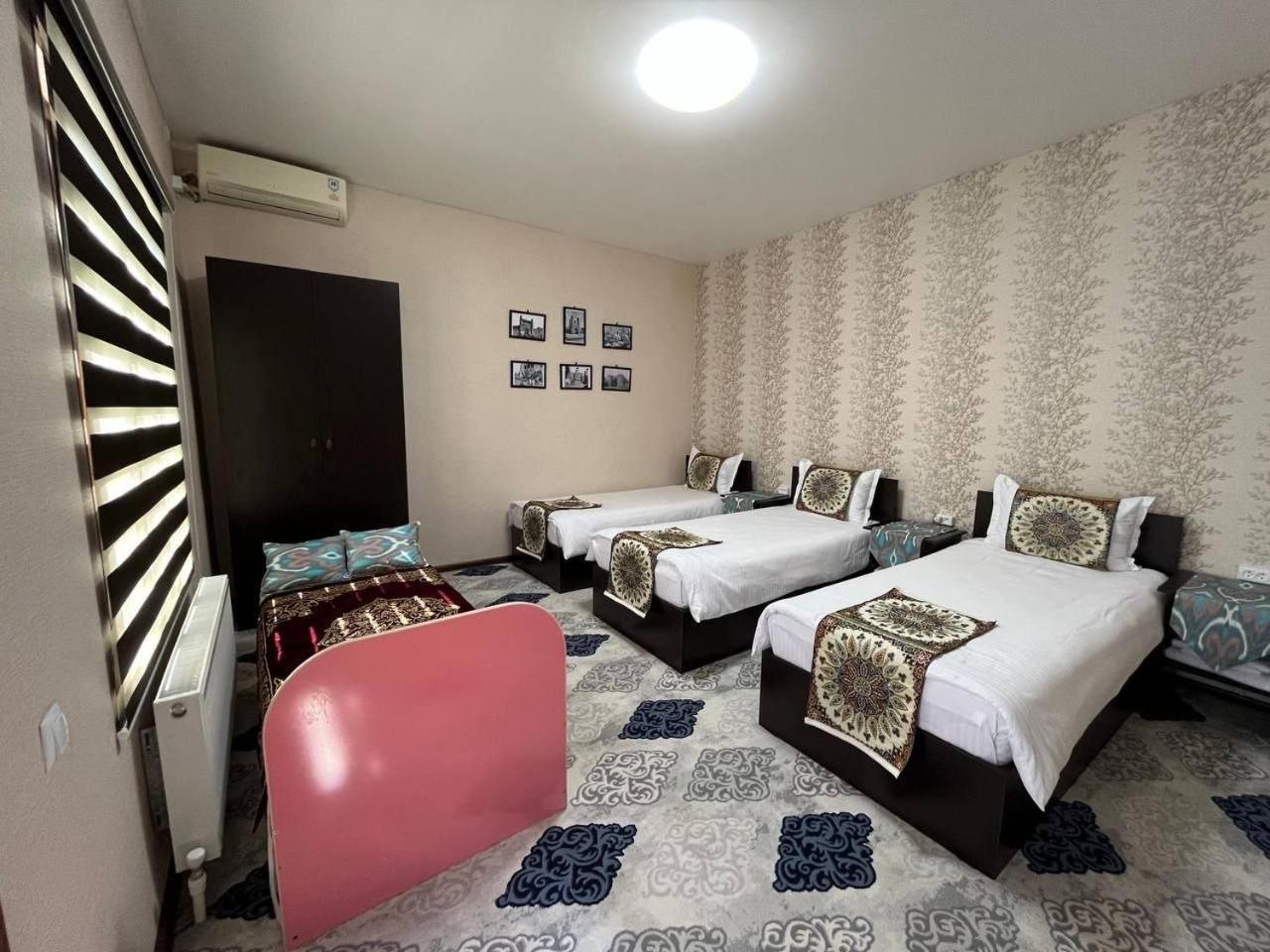 Old Safari Golden Location Guest house with Laundry Service