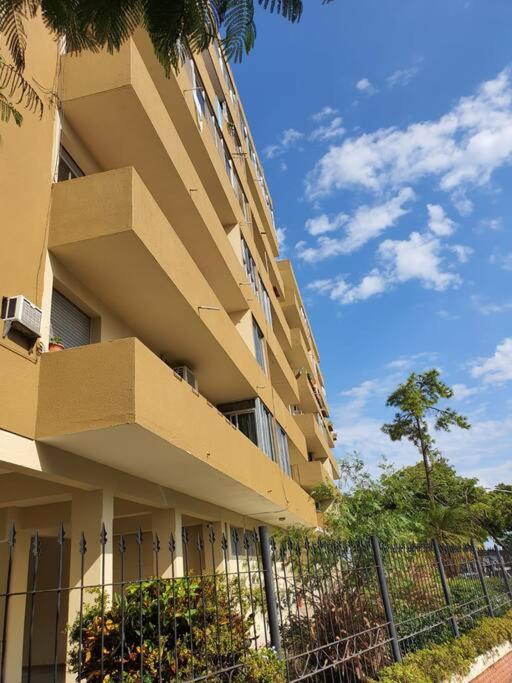 Departamento sobre la costanera