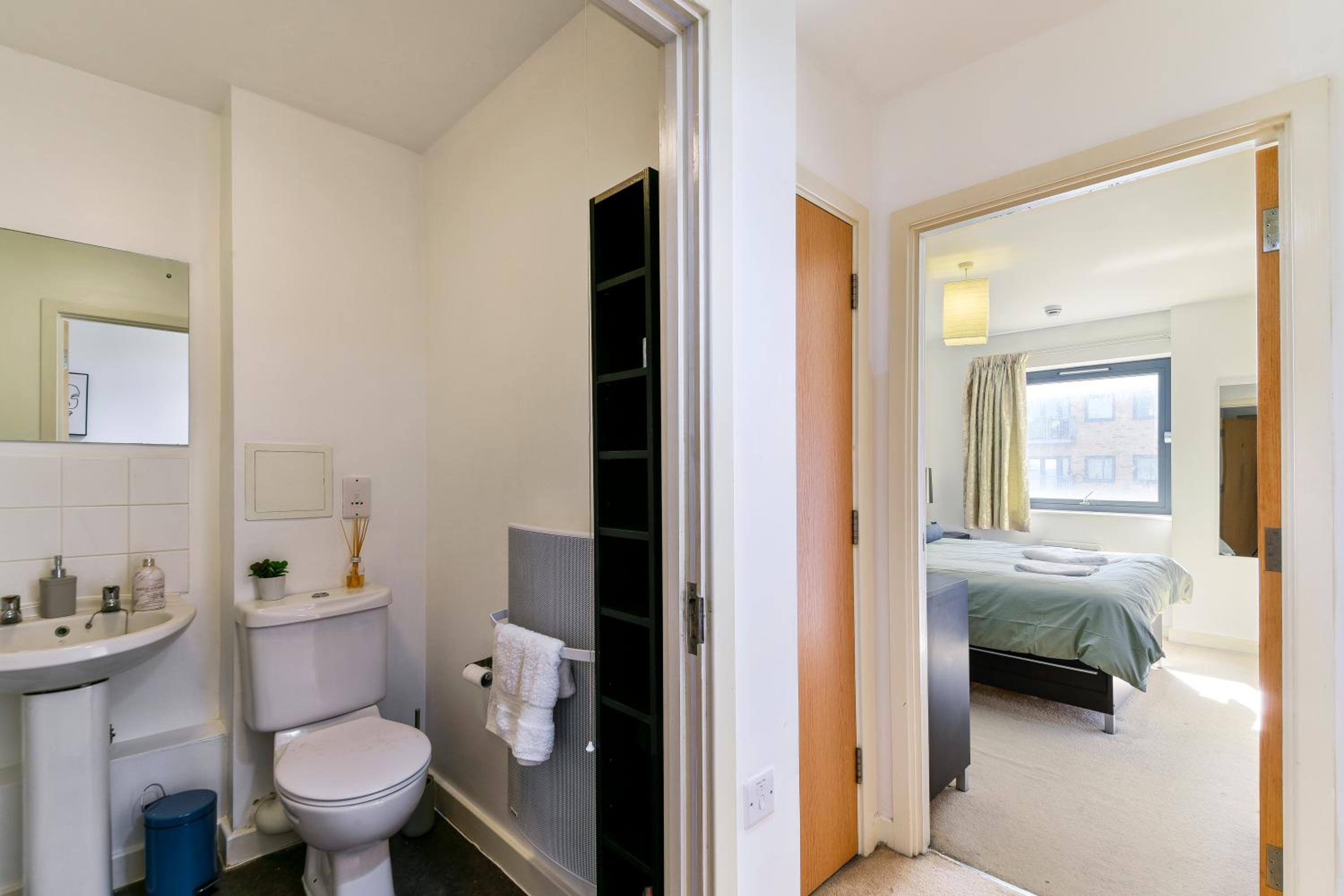 Luxe 1 bed flat 5 mins to Stratford - Free Parking