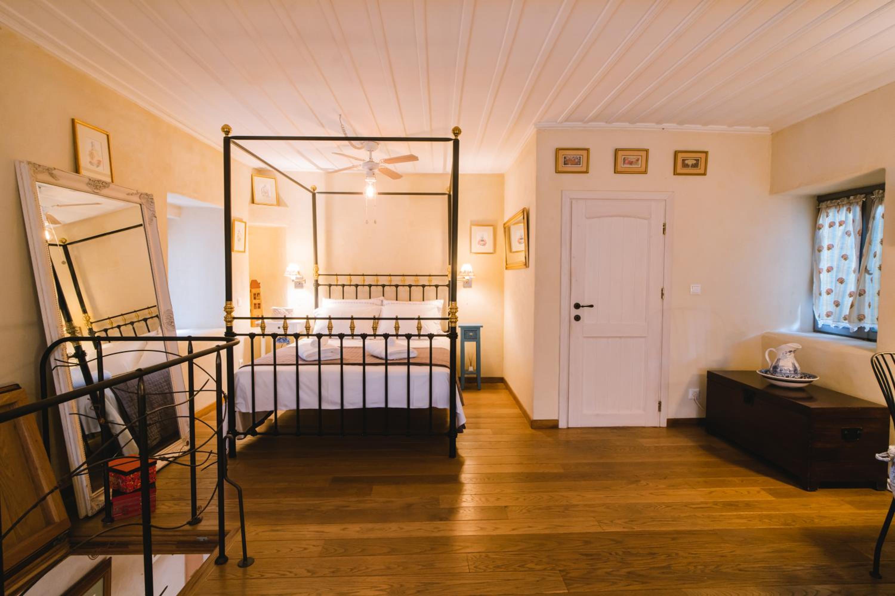Rustic Rose - Private Premium house