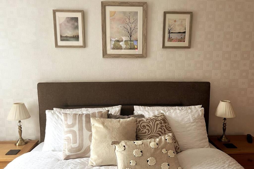 Luxury Super King Bed - Private Flower Garden view 4