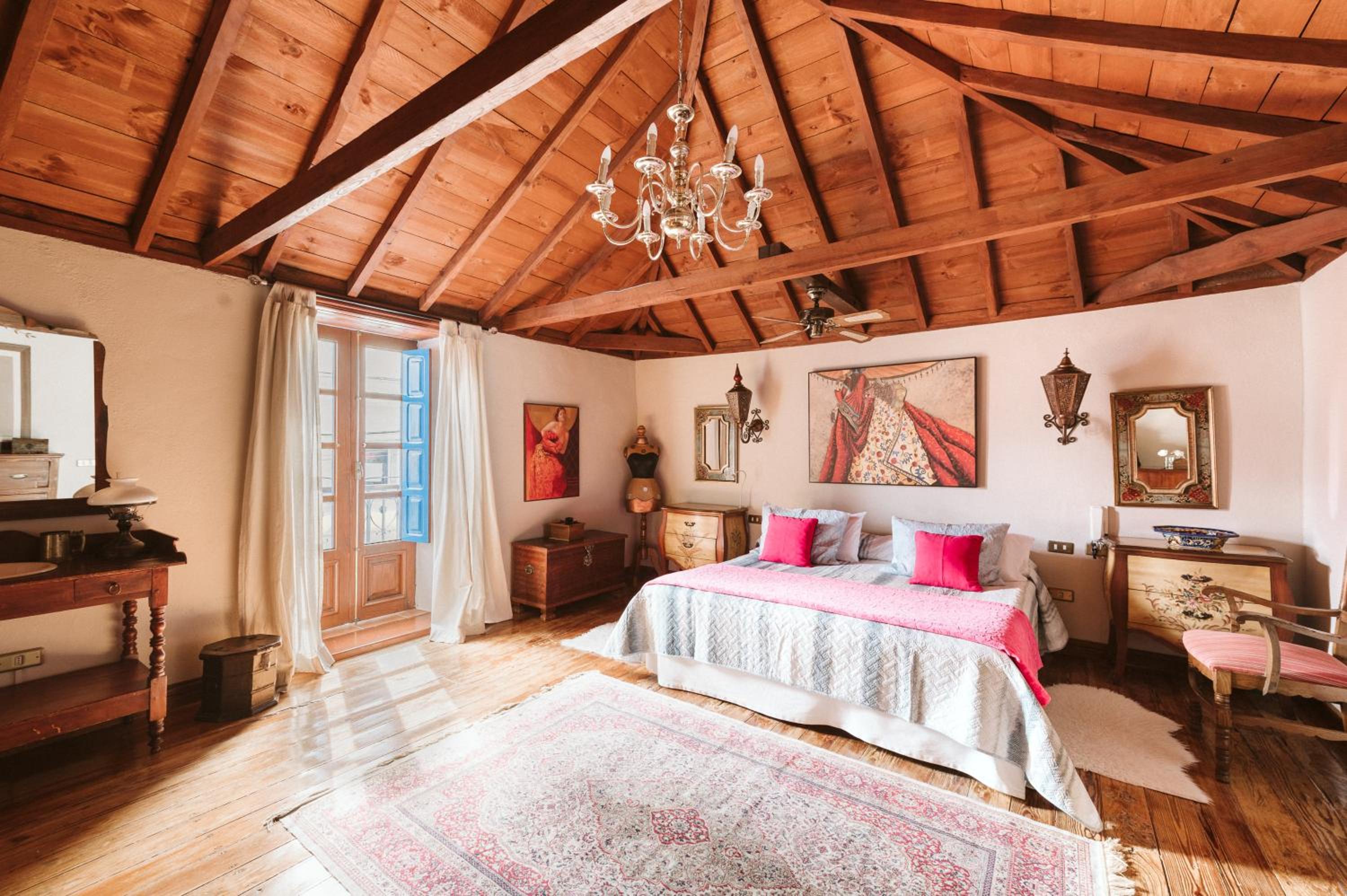 Authentic Canary Style Villa with private pool and garden- Casa Juan Vera