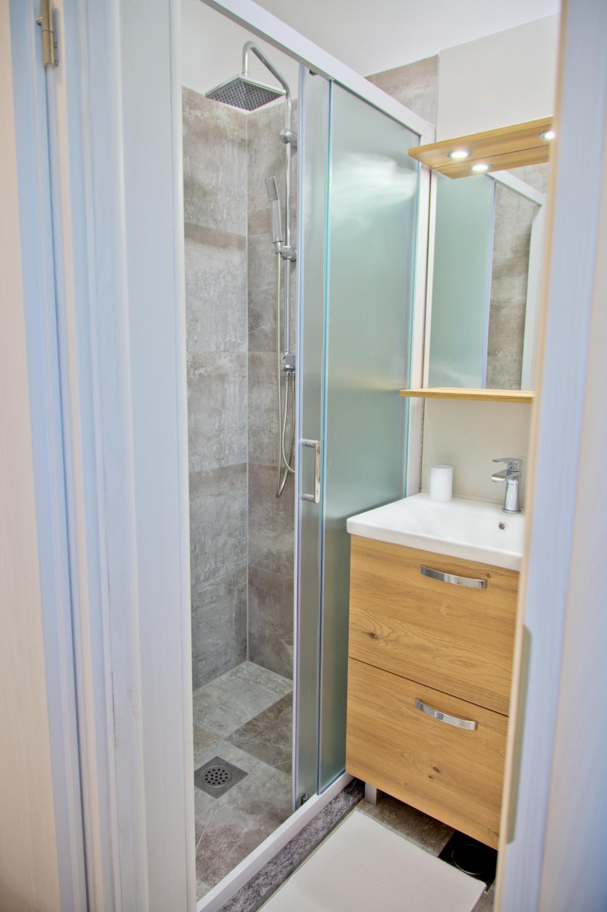 Apartment Karolina - green oasis with free parking
