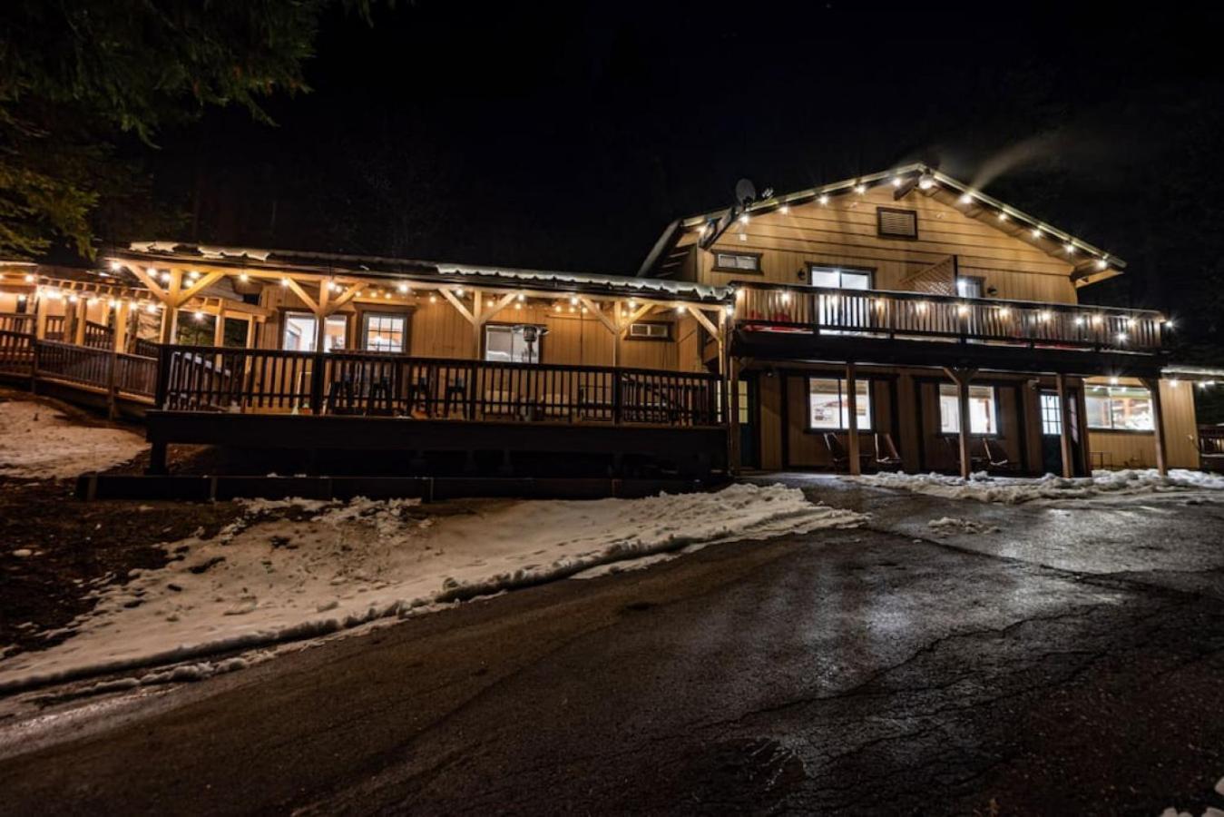 Sugarpine Trailhead Lodge at Lewis Creek Upper Trailhead just 7 miles from Yosemite