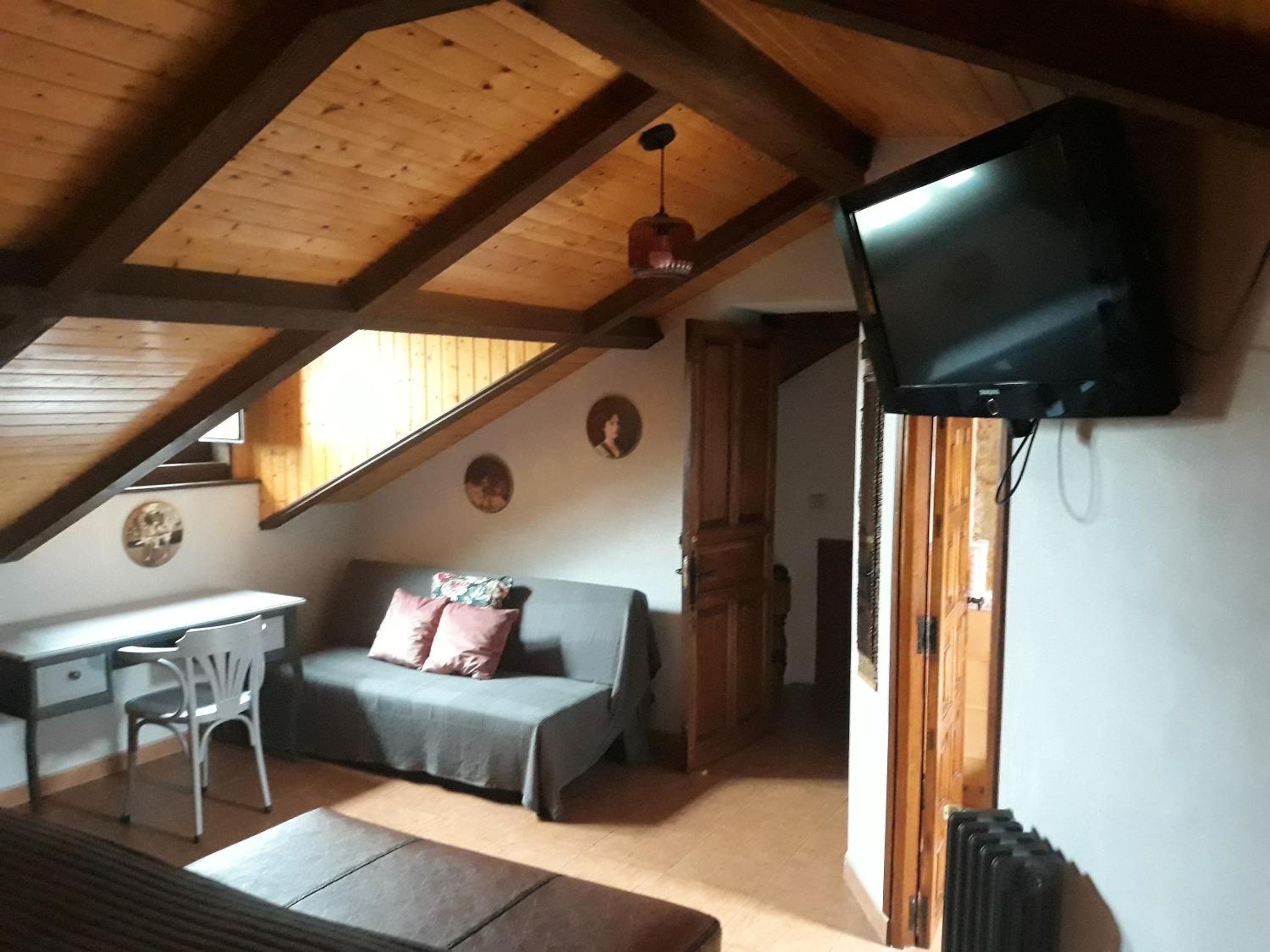 Spacious house with mountain view in Premio