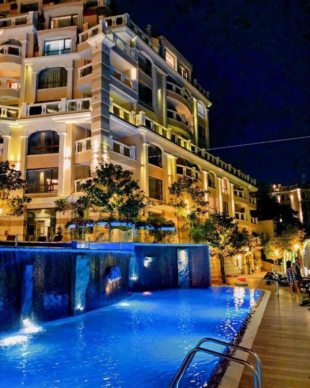 La Mer spacious Apartment with a Sea View