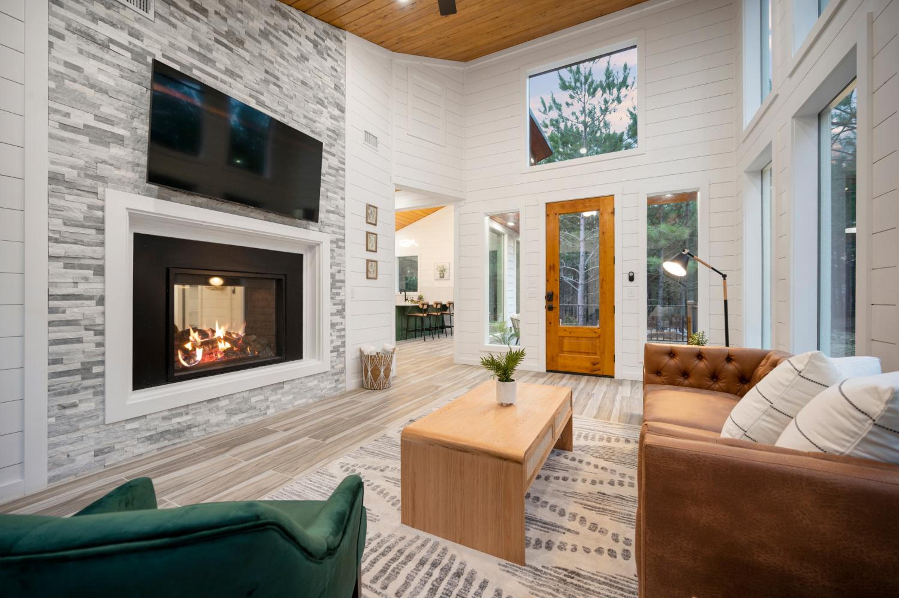 Sugar in the Pines - Luxury Honeymoon Cabin view 5