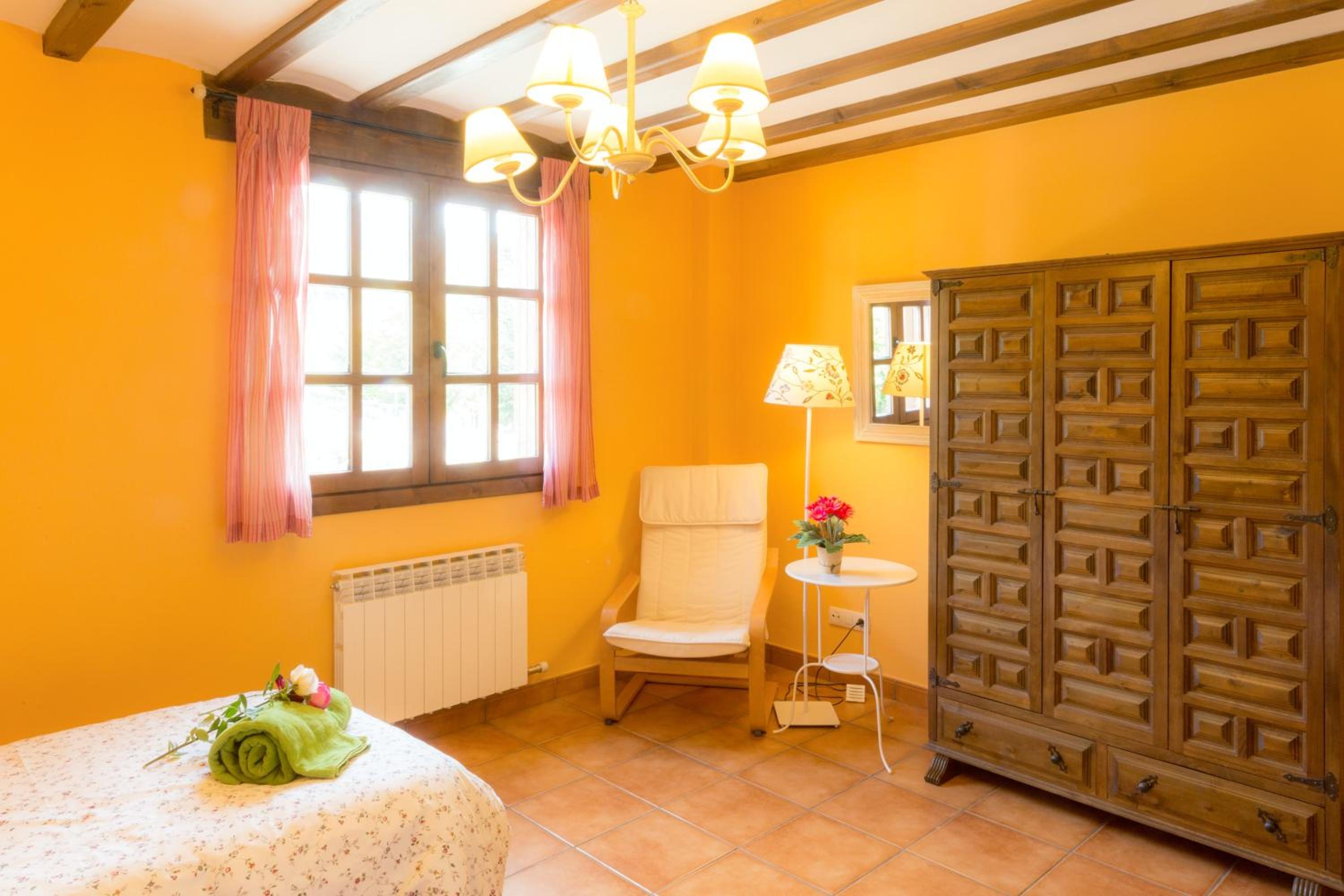 Charming House in Fresneda de la Sierra Tirón with Garden. view 4