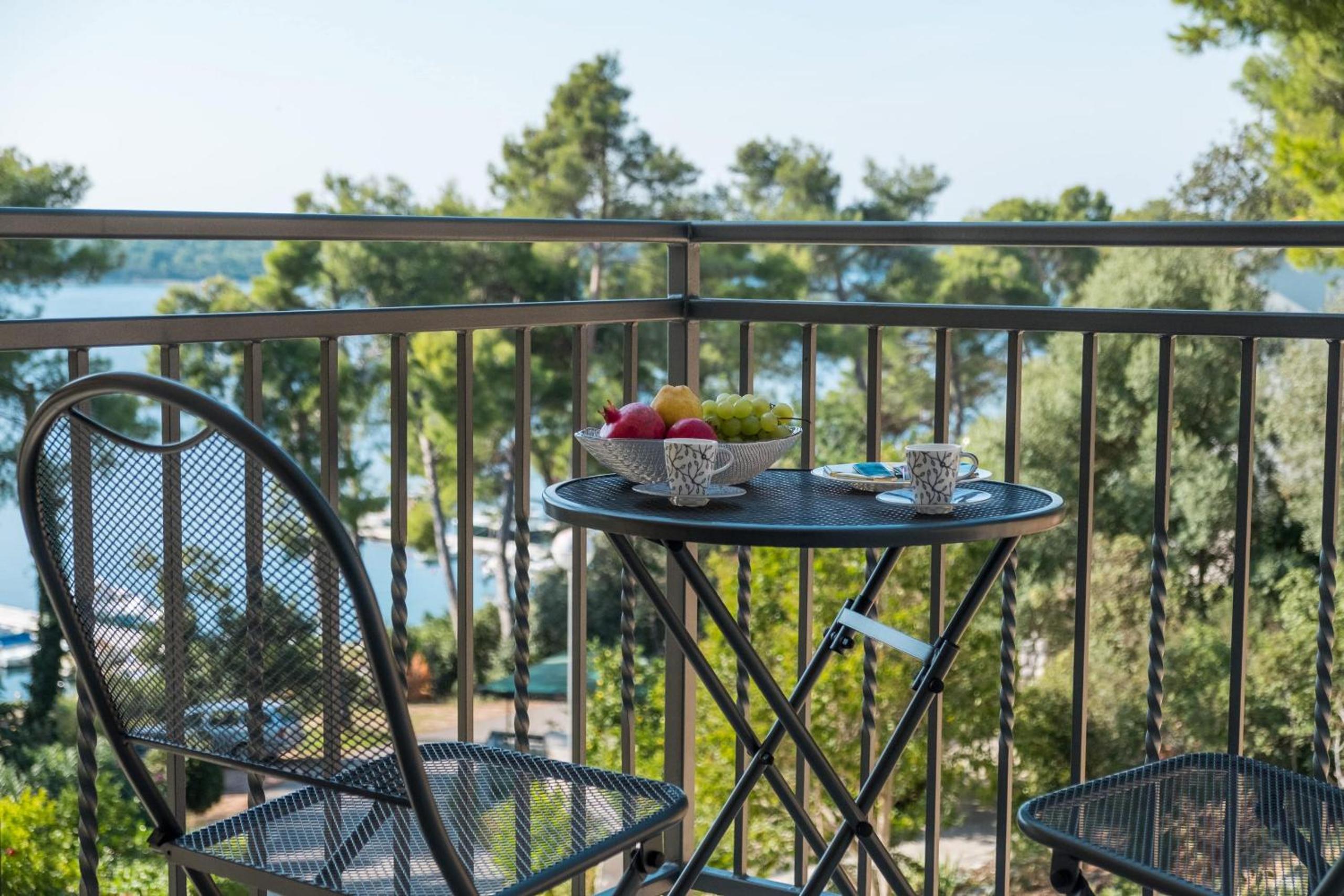 Brunohome - design apartment by the sea view 4