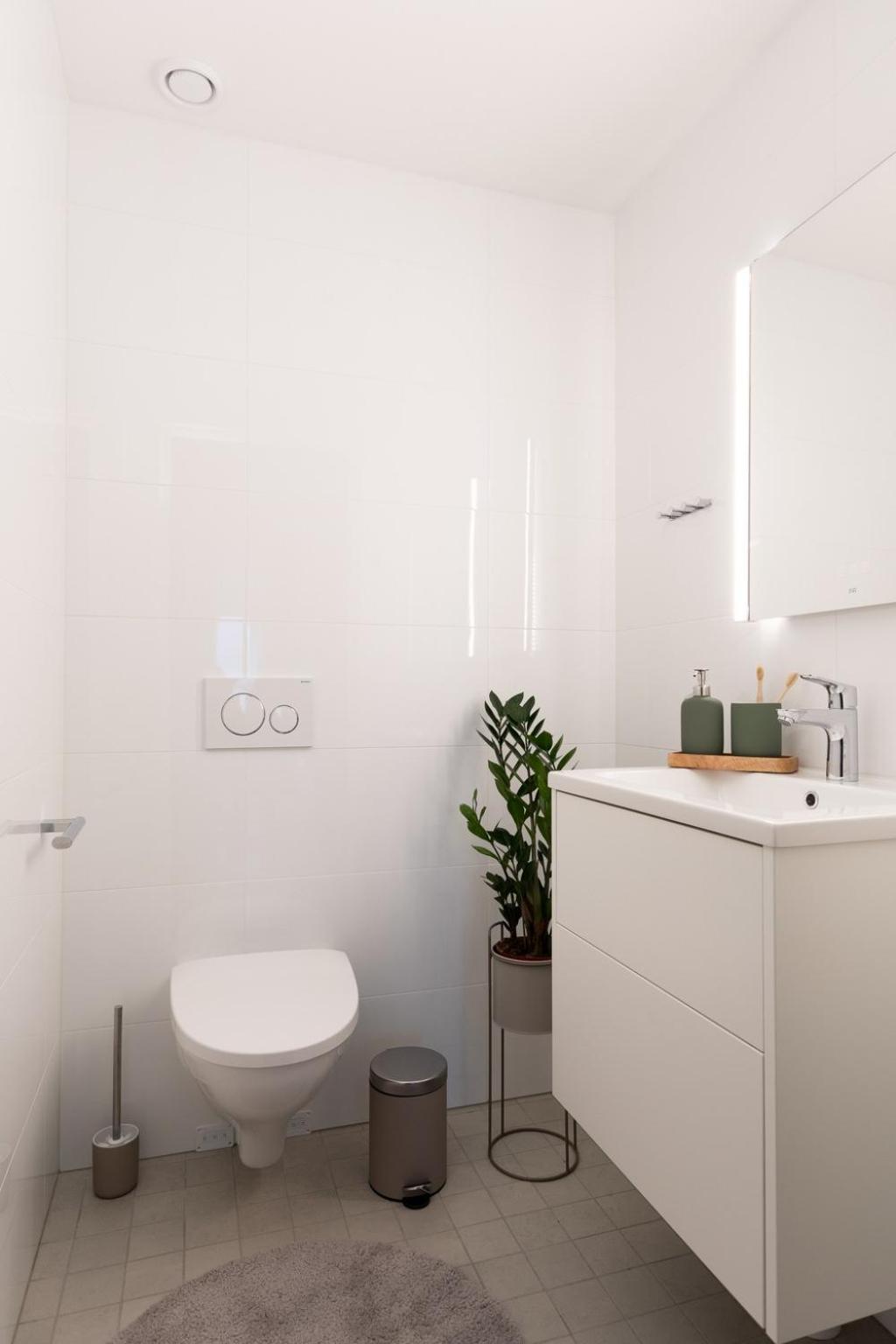 Luxury penthouse with stunning sea views & private sauna view 4