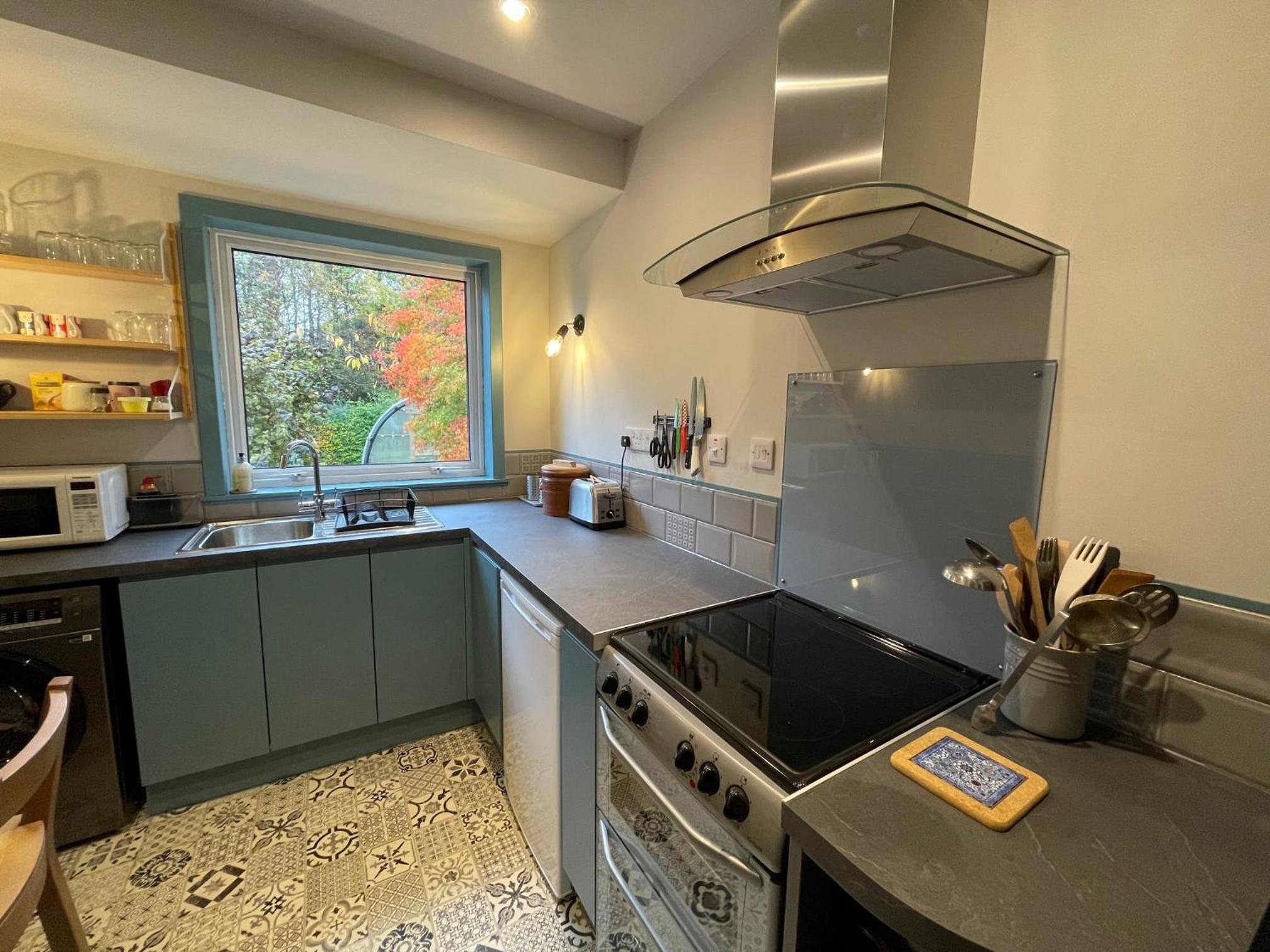 One bed cosy Highland cottage near Beauly view 4