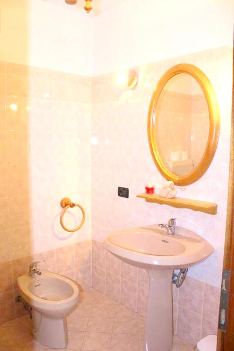 2 bedrooms appartement with furnished balcony and wifi at Prabione 8 km away from the beach photo 5