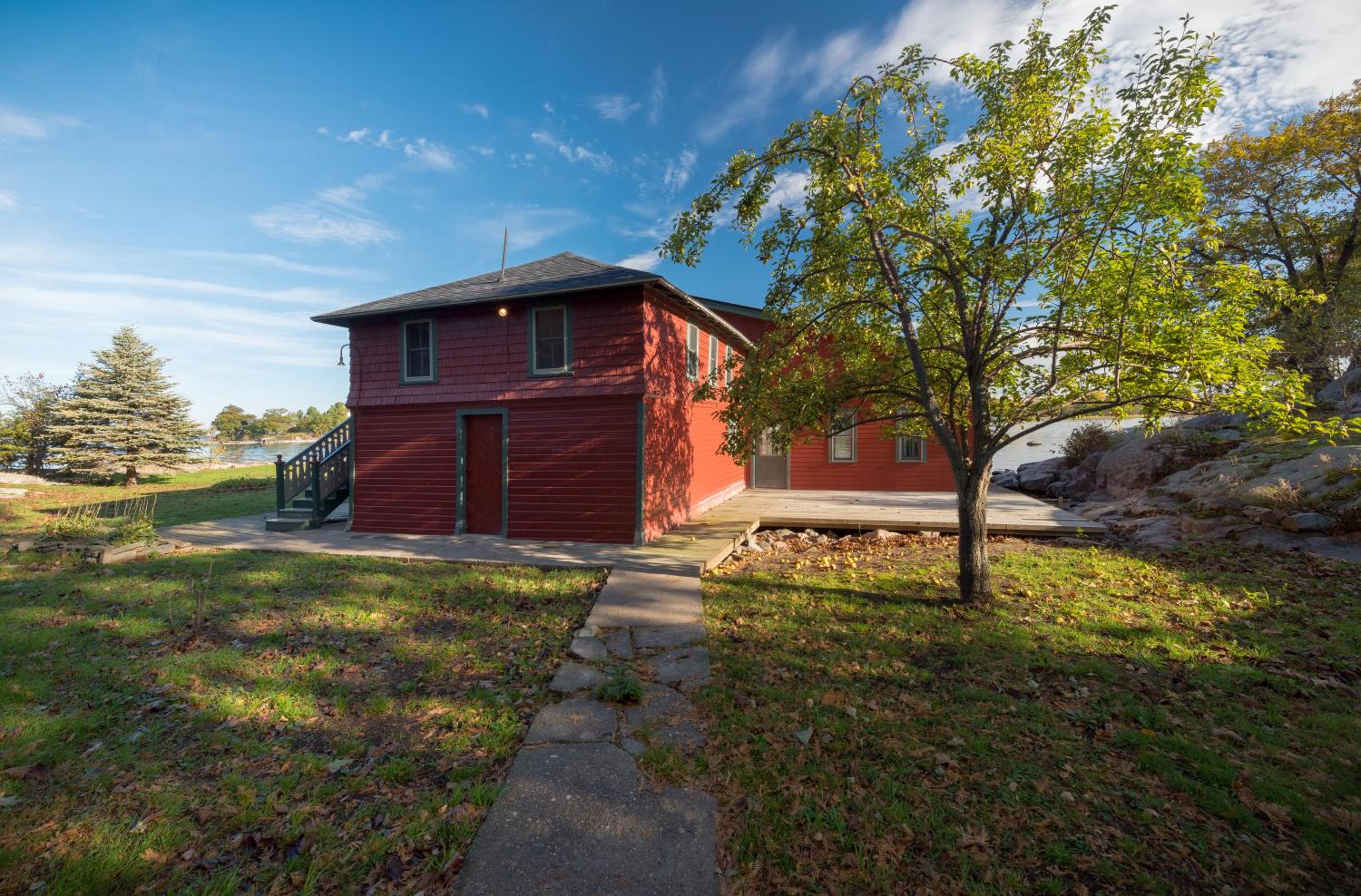 Whiskey River Cottages formerly Seaway Slips - Property Image 150