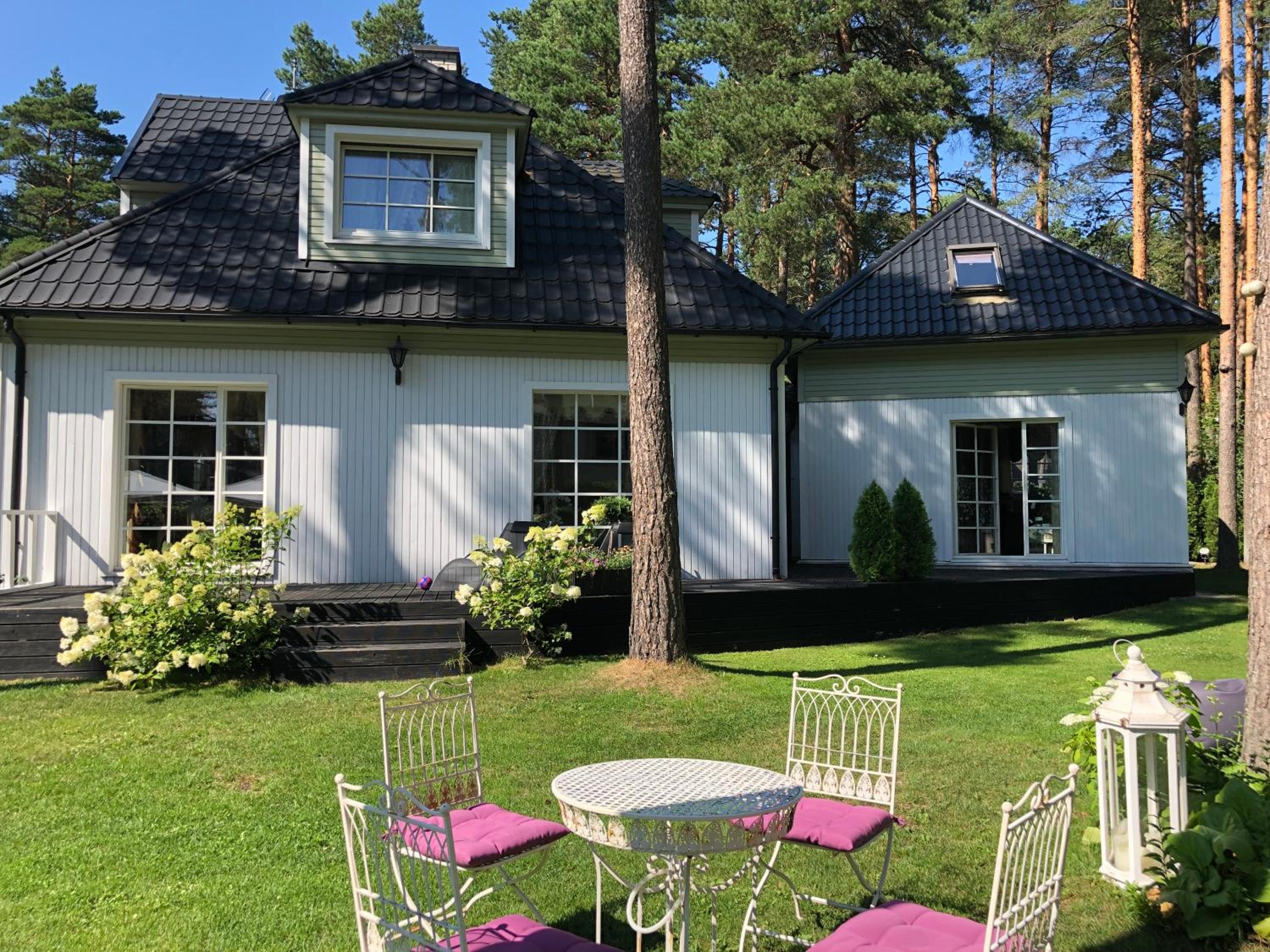 Villa Muusa with a cozy sauna, swimming pool and large beautiful garden