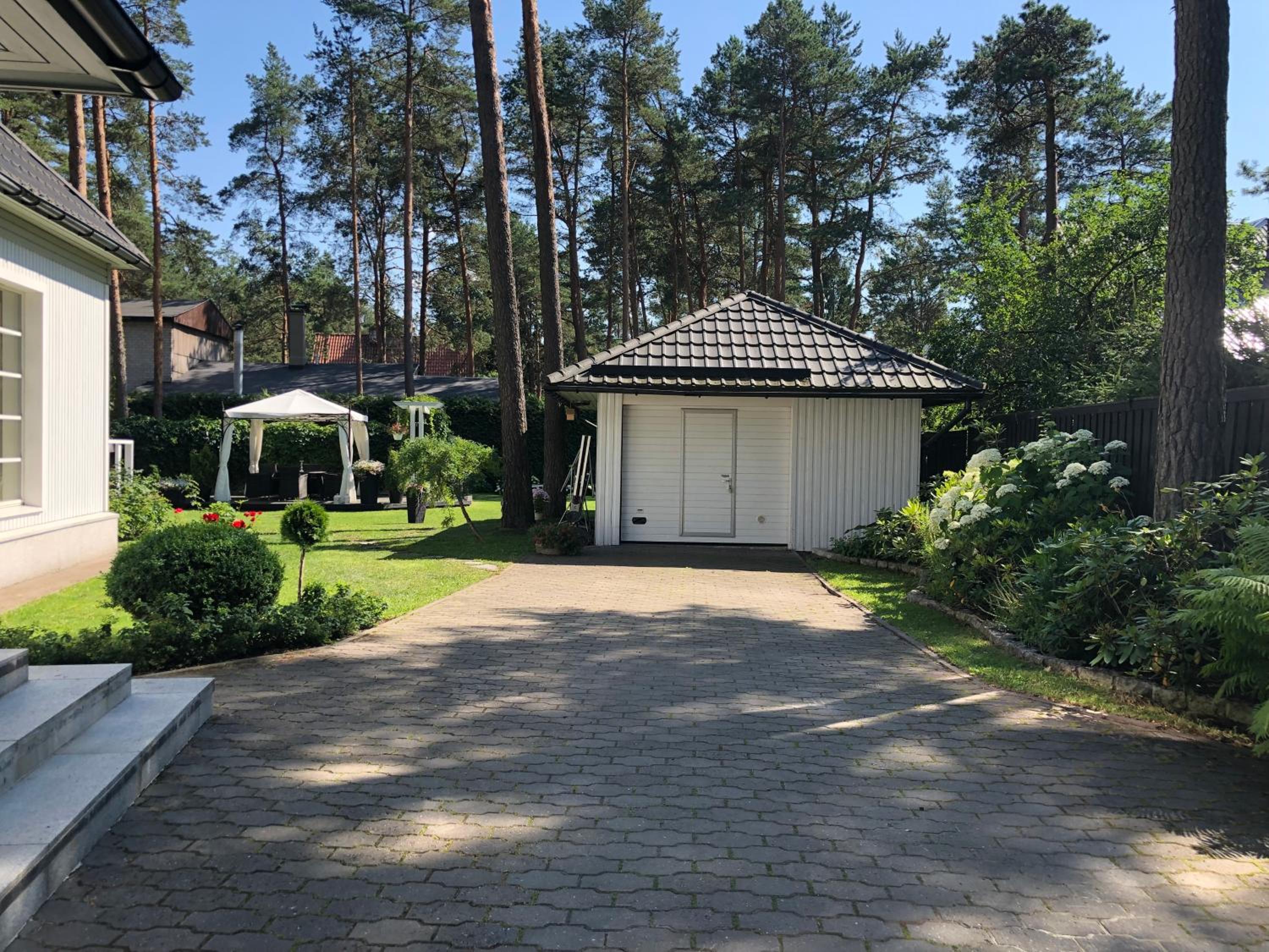Villa Muusa with a cozy sauna, swimming pool and large beautiful garden