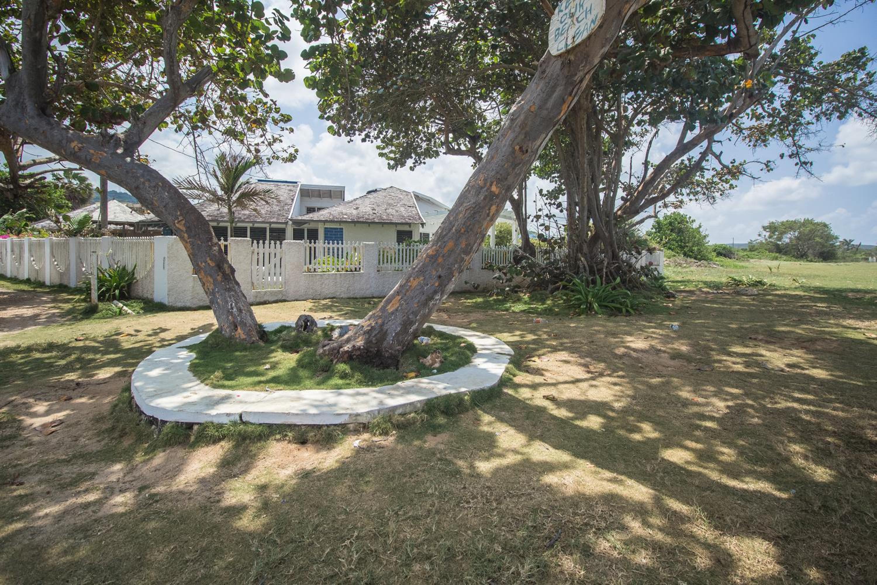 Island Breeze Beach Villa
