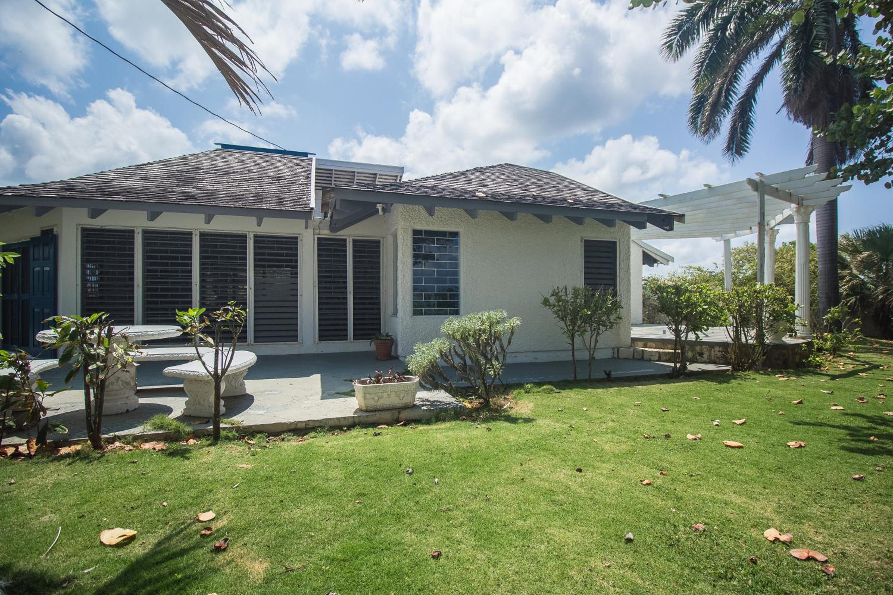 Island Breeze Beach Villa