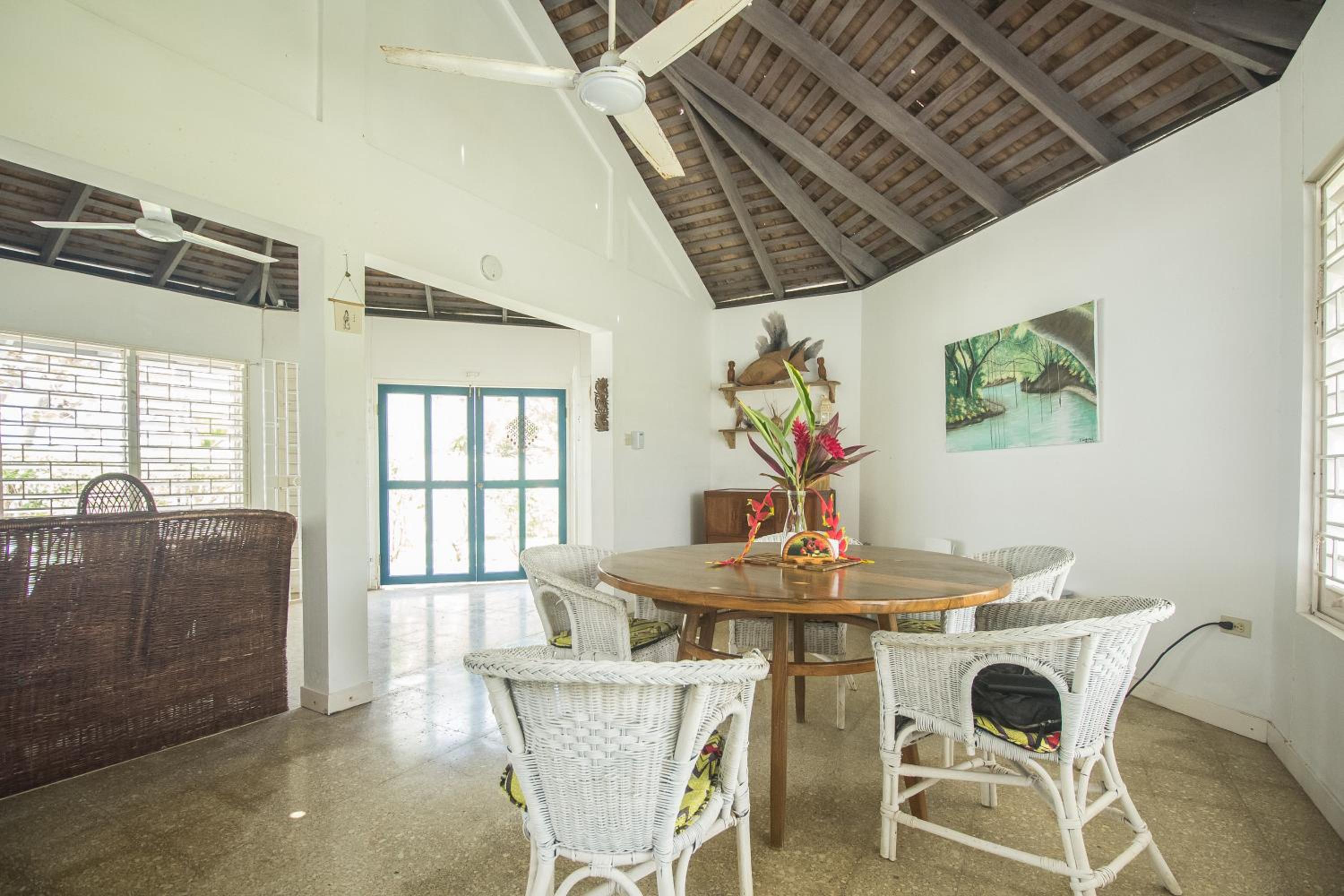 Island Breeze Beach Villa