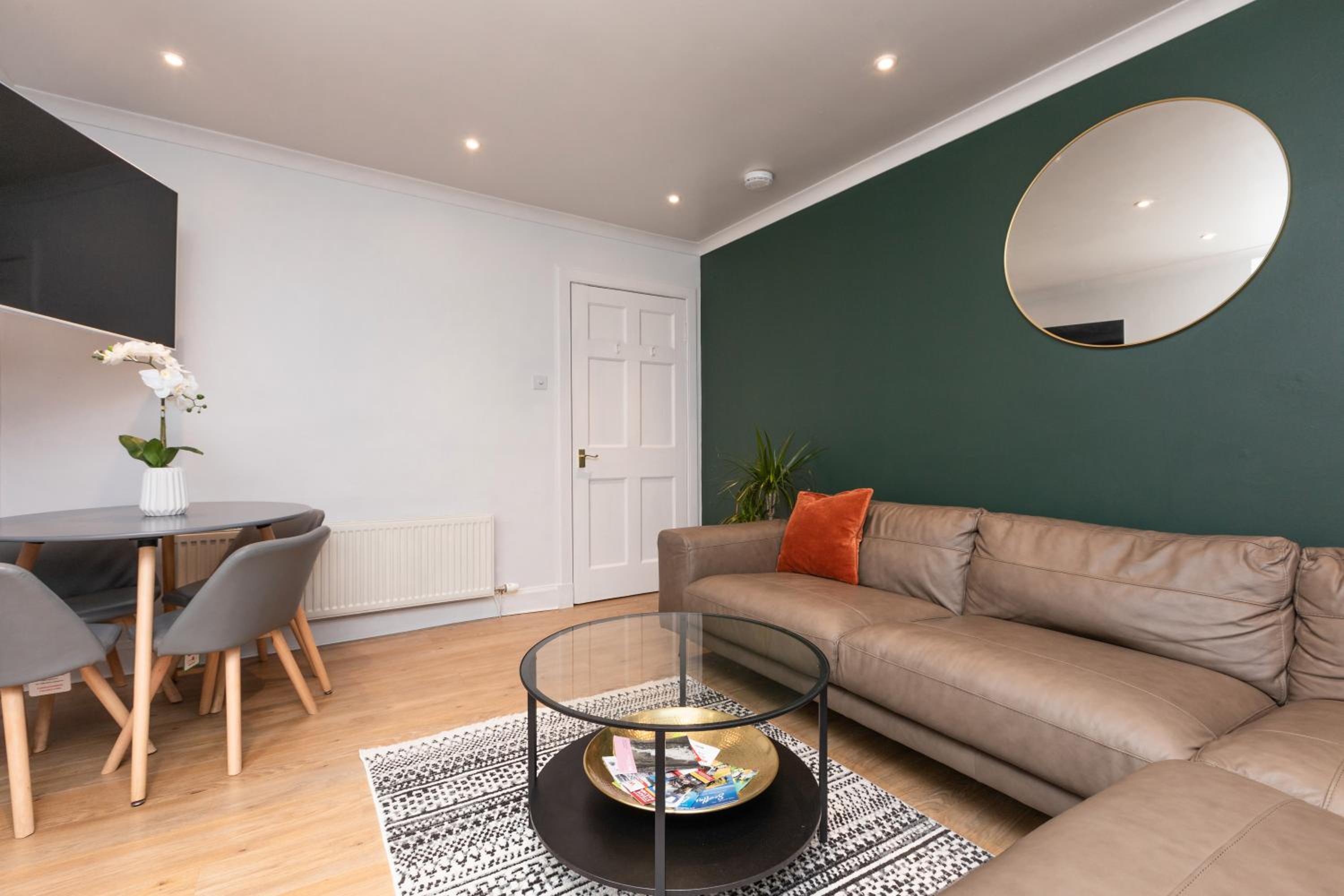The Edinburgh Meadows Apartment