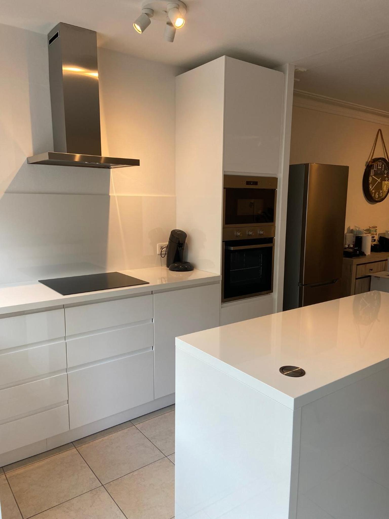 WeLoveOostende - Newly renovated large apartment 150m from the beach - Including bed sheets and final clea-ning