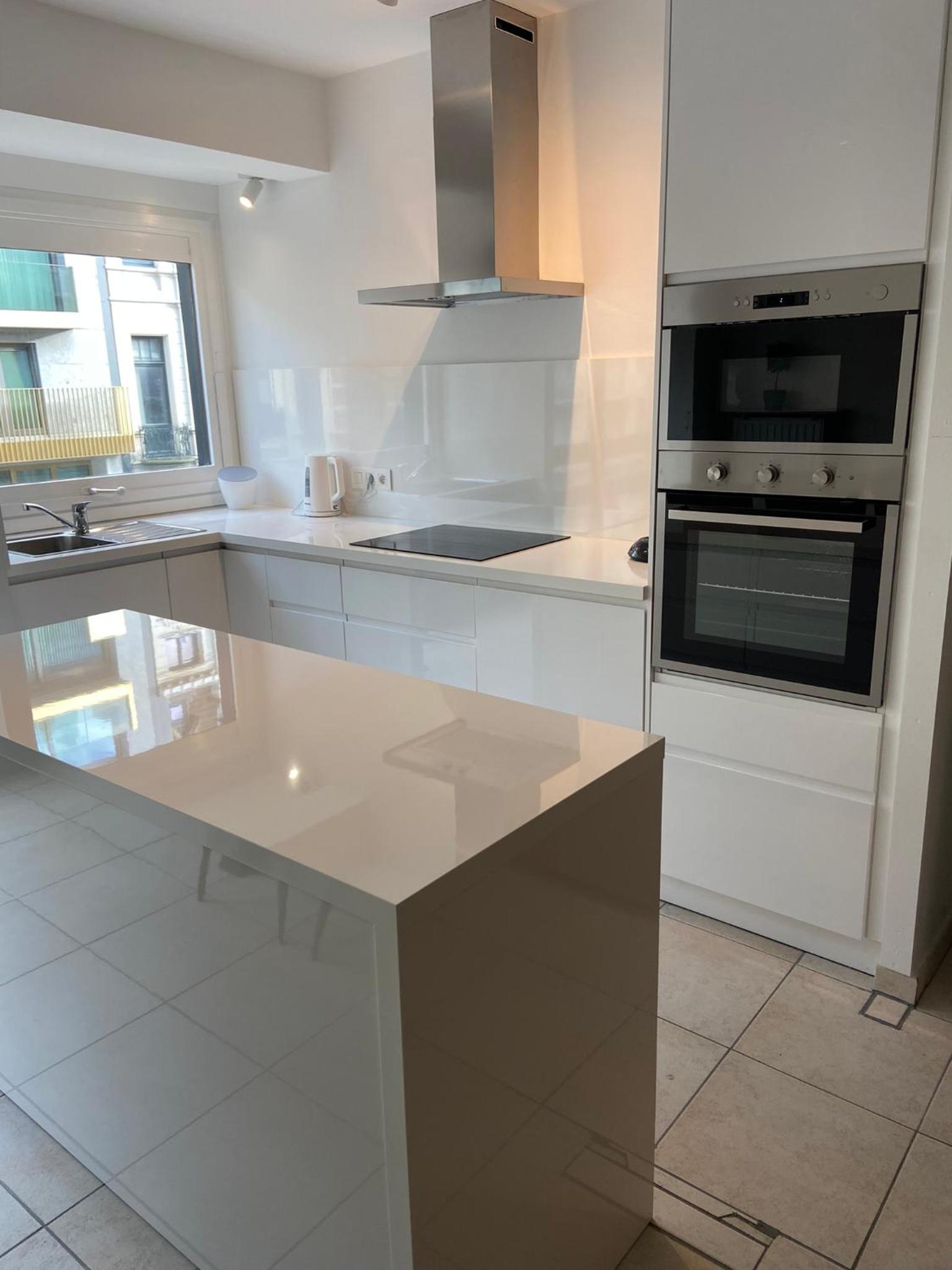 WeLoveOostende - Newly renovated large apartment 150m from the beach - Including bed sheets and final clea-ning