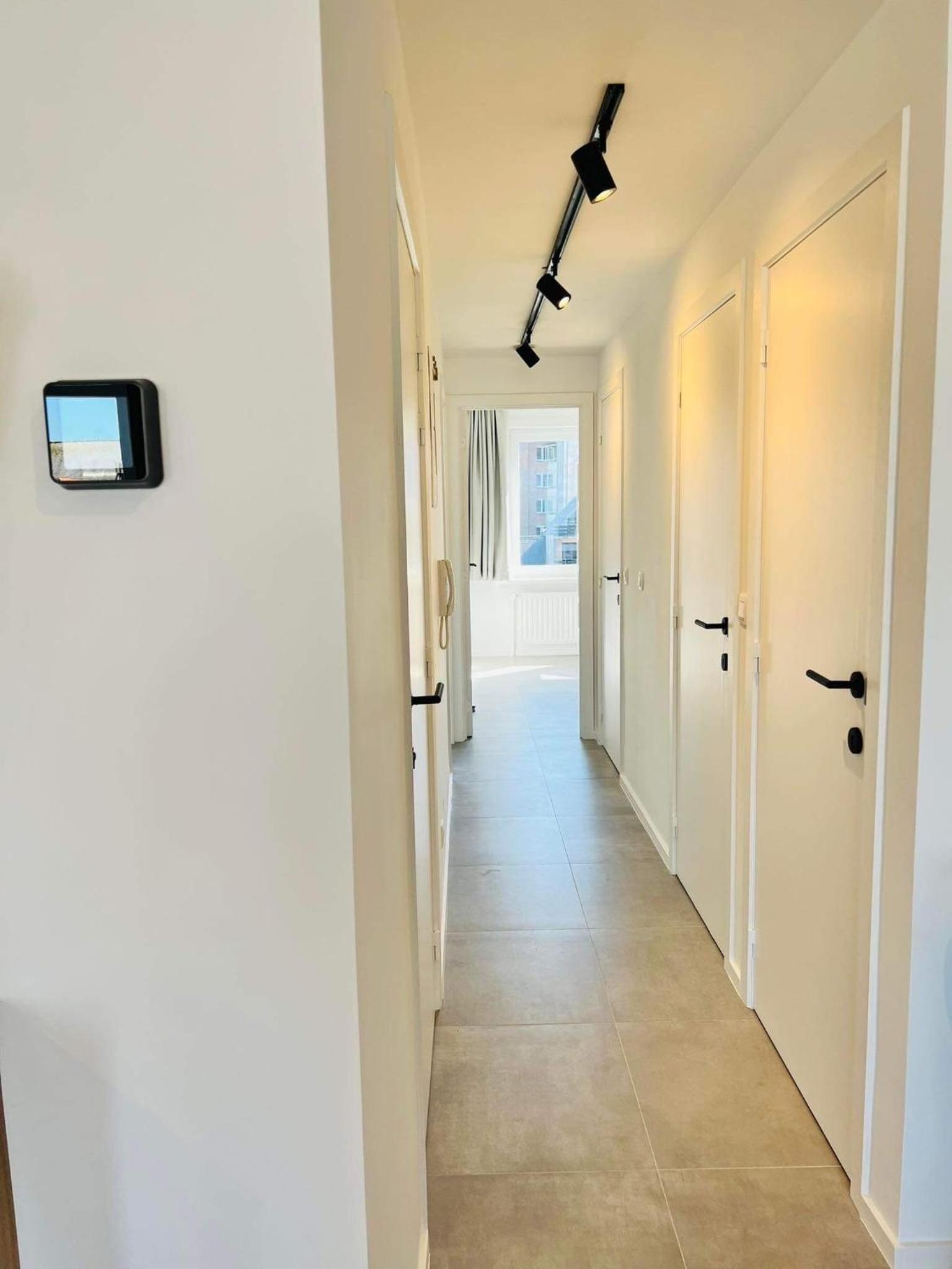 Ostend Center Luxury Top Floor Apartment with Free Parking