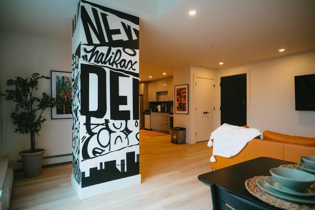 Chic Cozy Retreat - 2BR - Stunning North End Views