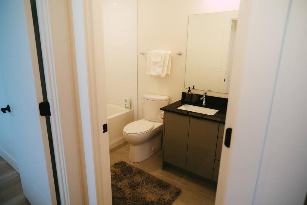 Chic Cozy Retreat - 2BR - Stunning North End Views