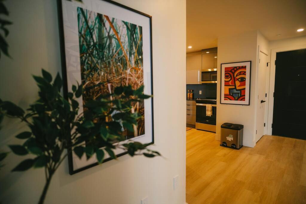 Chic Cozy Retreat - 2BR - Stunning North End Views