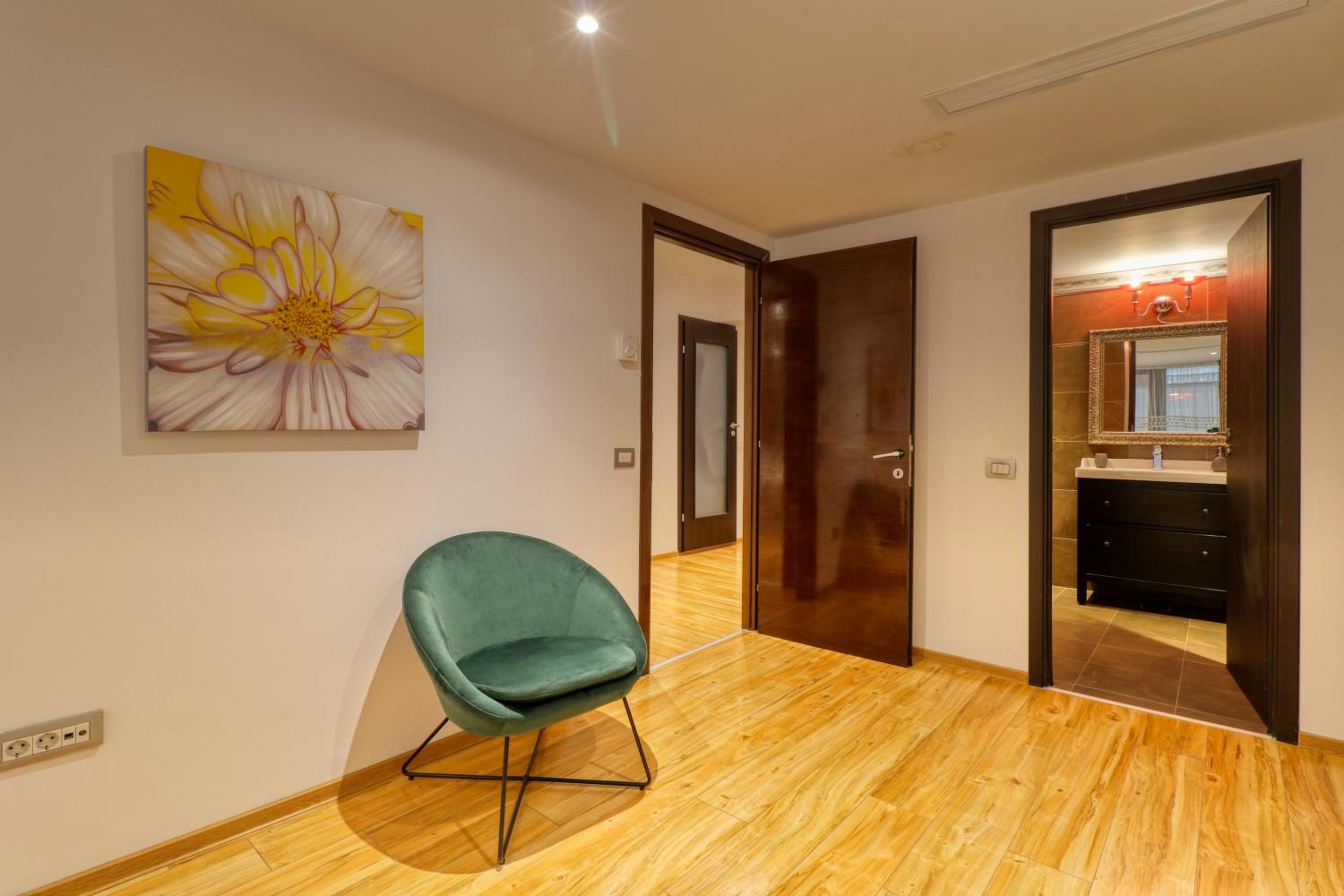 3 Bedroom Apartment in Herastrau Area view 4