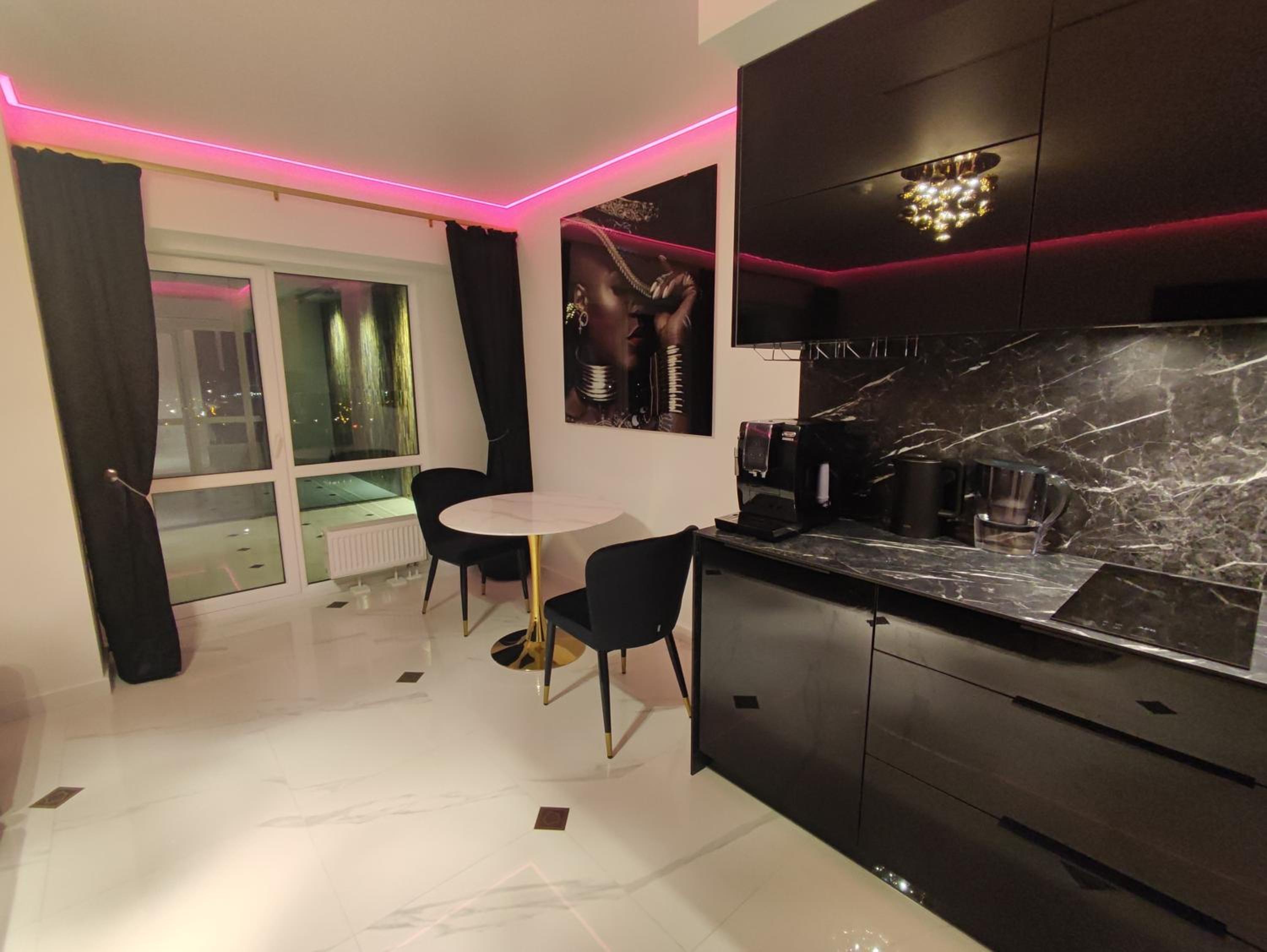 Premium Sky Jacuzzi Apartment