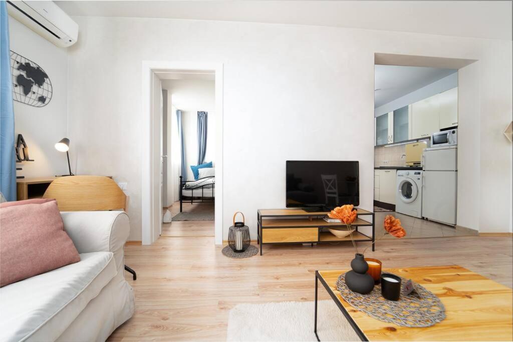 Sofia Center 1-Bedroom Flat Next to Mall of Sofia