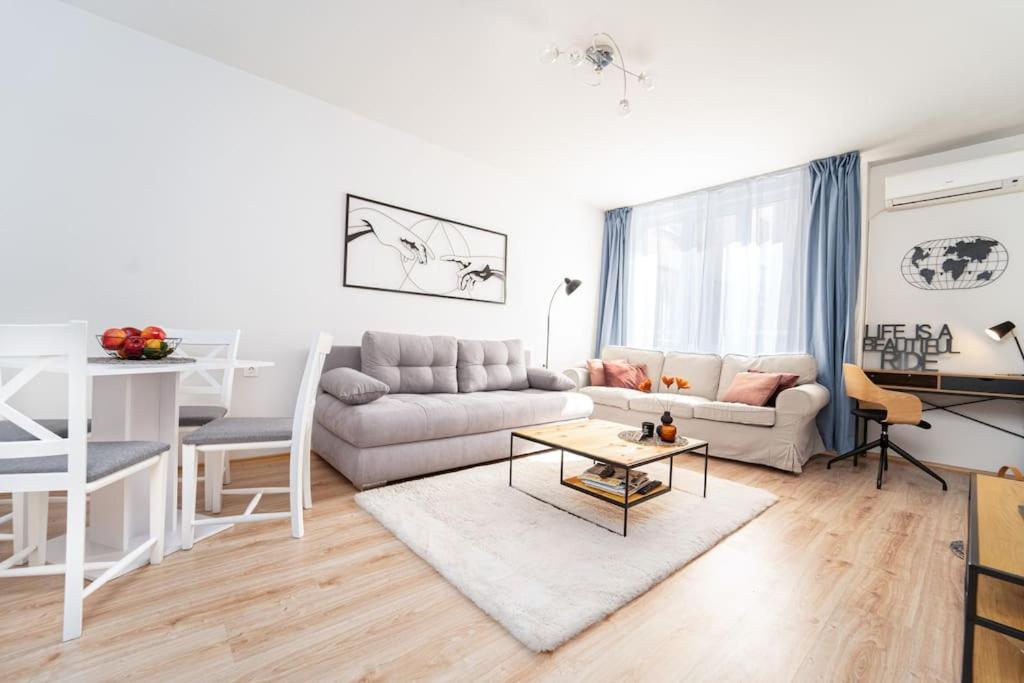 Sofia Center 1-Bedroom Flat Next to Mall of Sofia