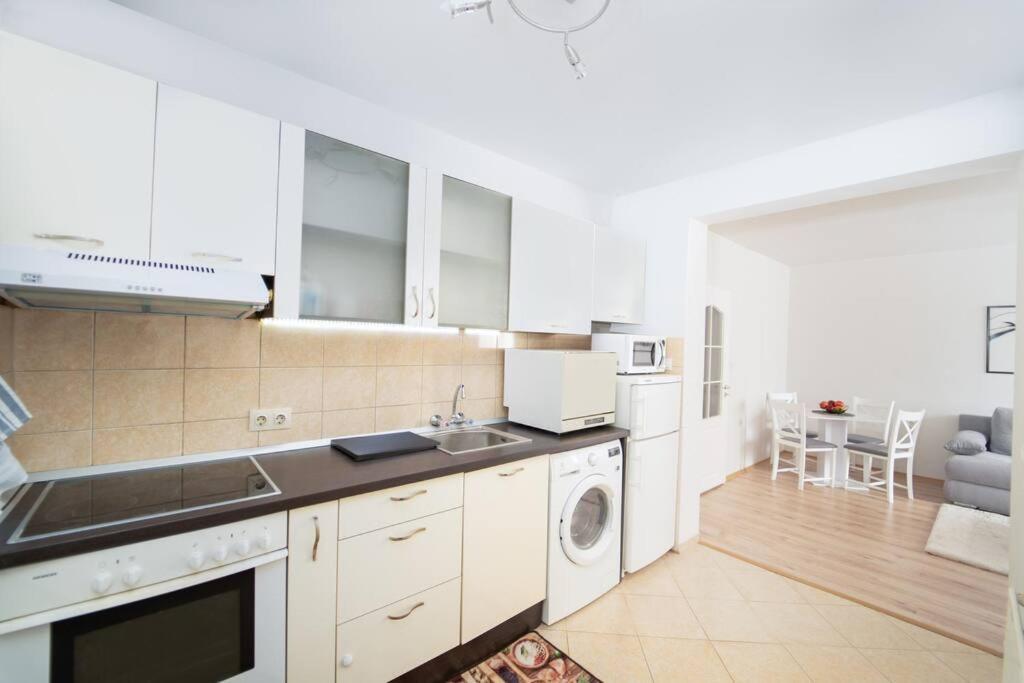 Sofia Center 1-Bedroom Flat Next to Mall of Sofia