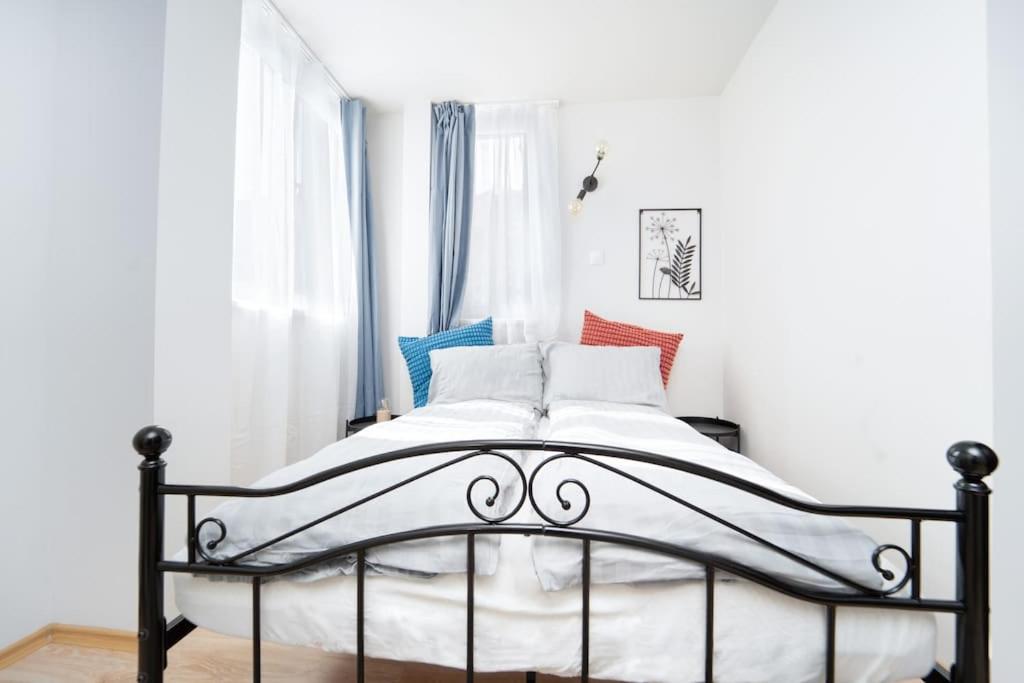 Sofia Center 1-Bedroom Flat Next to Mall of Sofia
