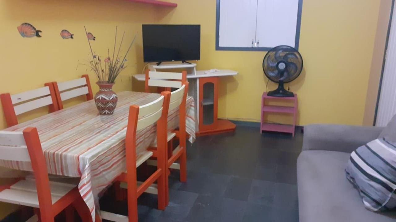 FLATS no Forte a 200m da praia, com 60 m2, 2 quartos com ar condicionado, cozinha completa, área de lazer, WIFI, piscinas, estacionamento, acomodam 8 pesso