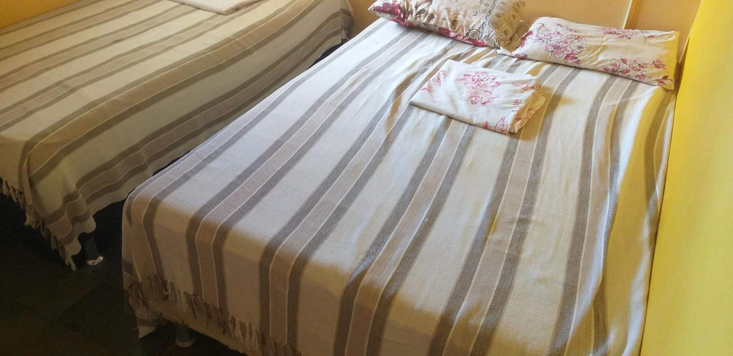FLATS no Forte a 200m da praia, com 60 m2, 2 quartos com ar condicionado, cozinha completa, área de lazer, WIFI, piscinas, estacionamento, acomodam 8 pesso