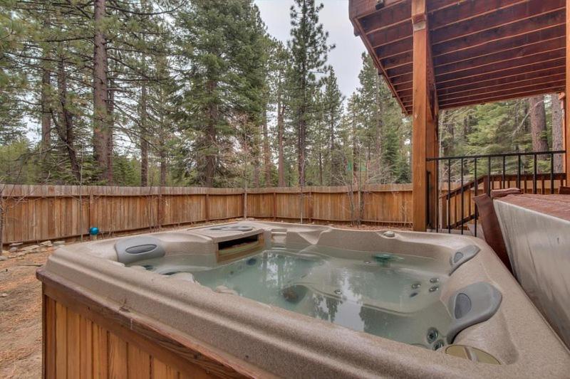 Lake Tahoe Vacations - Lukins Lodge By The Lake Hot Tub - Property Image 12