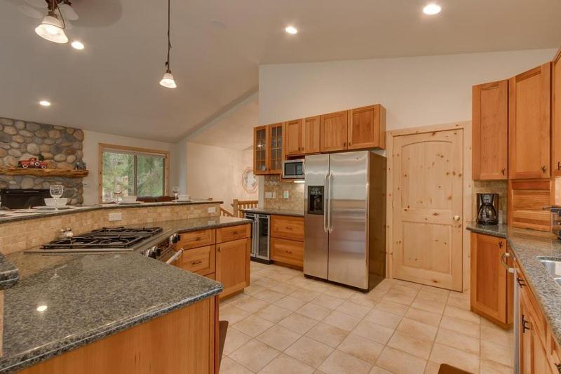 Lake Tahoe Vacations - Lukins Lodge By The Lake Hot Tub - Property Image 17