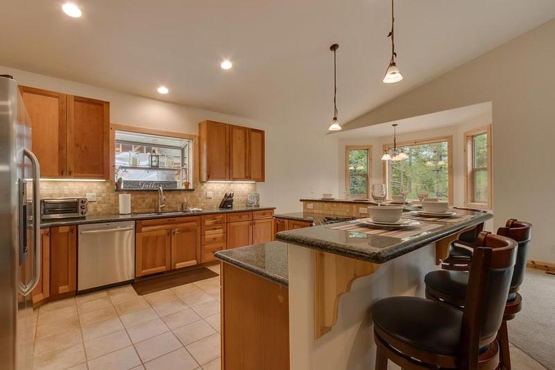 Lake Tahoe Vacations - Lukins Lodge By The Lake Hot Tub - Property Image 16