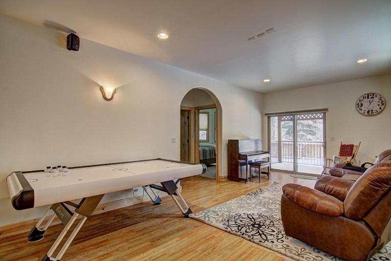 Lake Tahoe Vacations - Lukins Lodge By The Lake Hot Tub - Property Image 6
